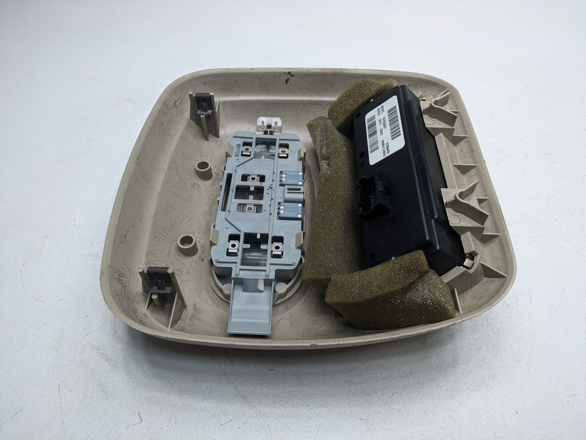 03 - 06 OEM CHEVROLET TAHOE REAR OVERHEAD ROOF INTERIOR LIGHT WITH AC CONTROL