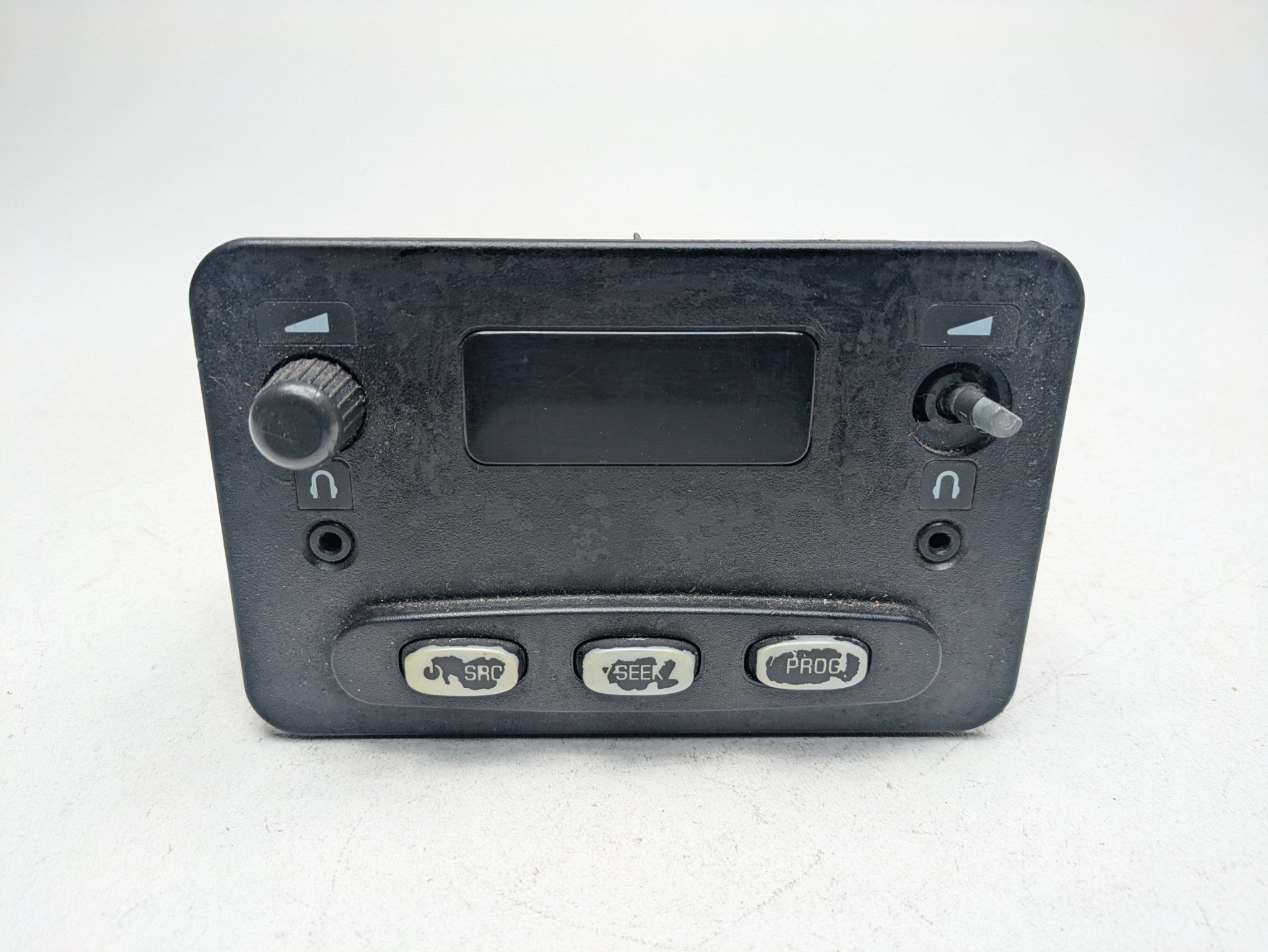 03 - 06 OEM CHEVROLET TAHOE REAR CENTER ELECTRONIC CONSOLE AUDIO CONTROL PANEL
