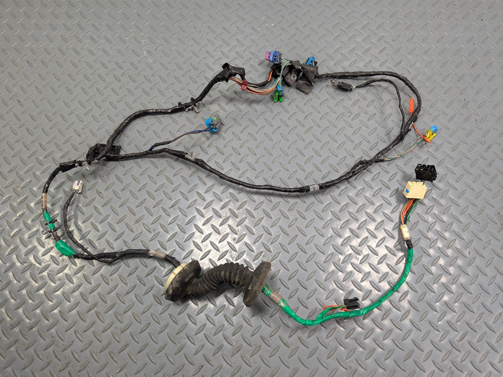 03 - 06 OEM CHEVROLET TAHOE FRONT RIGHT PASSENGER SIDE DOOR WIRE WIRING HARNESS