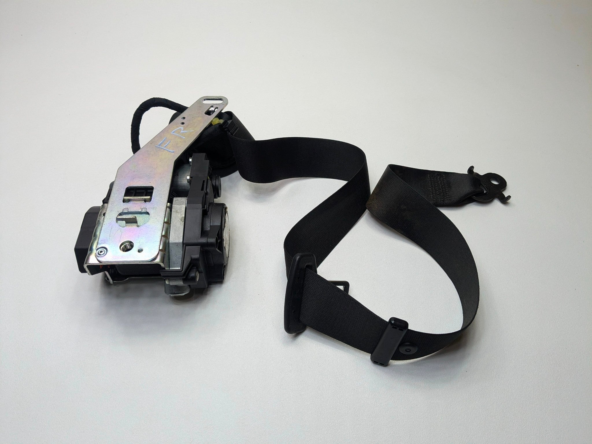 08 - 12 OEM BMW 750LI FRONT RIGHT PASSENGER SIDE SEAT BELT RETRACTOR ASSEMBLY