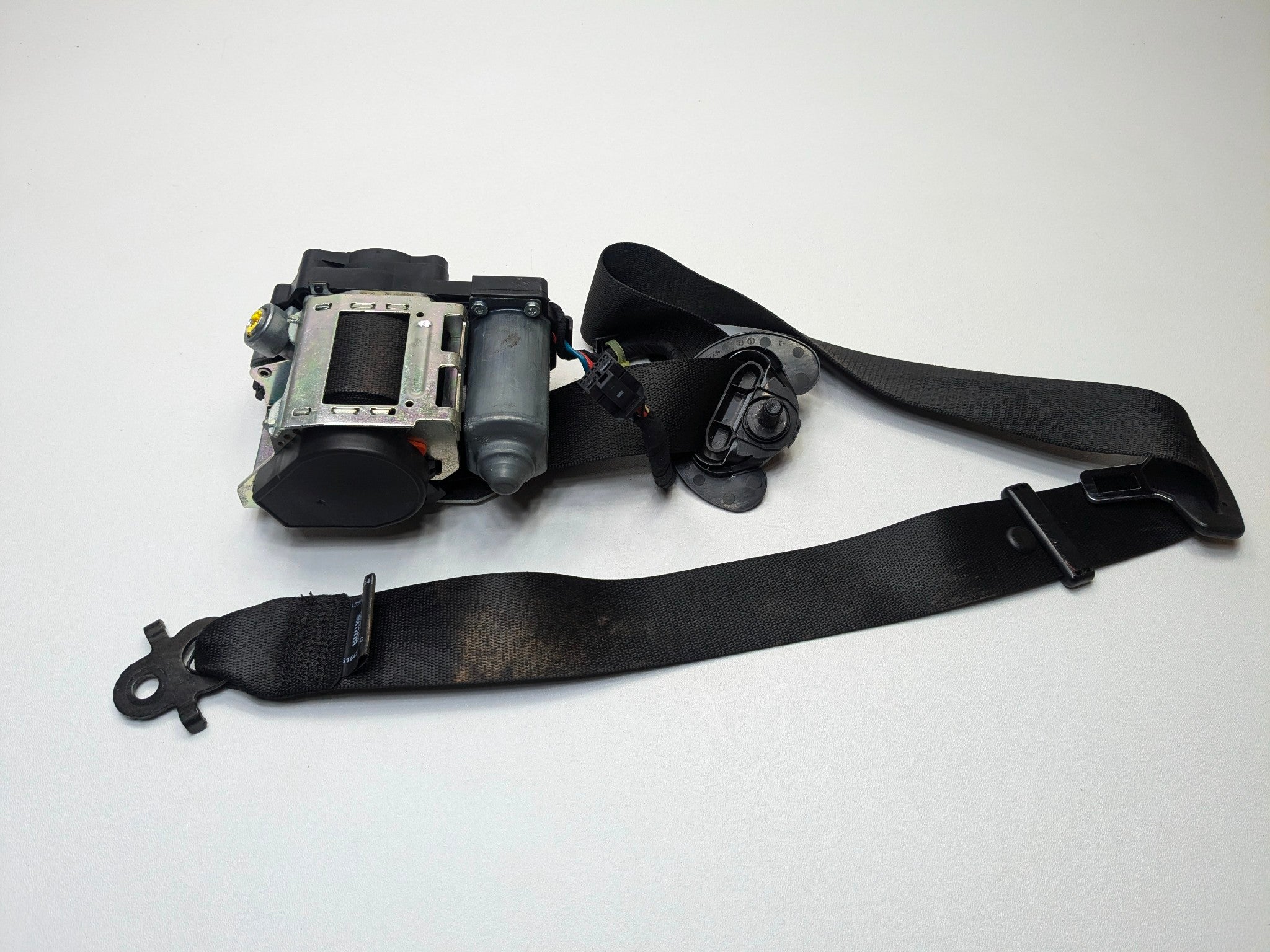 08 - 12 OEM BMW 750LI FRONT RIGHT PASSENGER SIDE SEAT BELT RETRACTOR ASSEMBLY