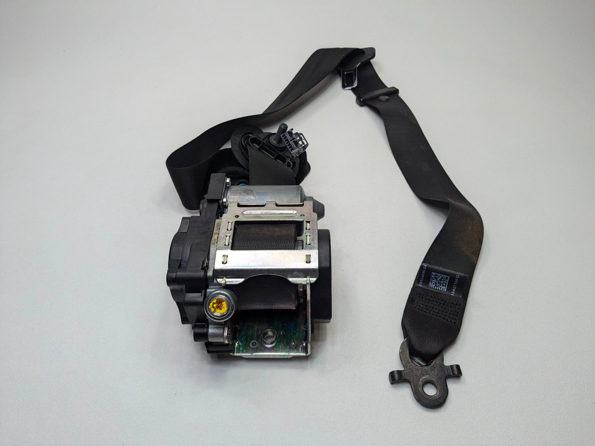 08 - 12 OEM BMW 750LI FRONT RIGHT PASSENGER SIDE SEAT BELT RETRACTOR ASSEMBLY