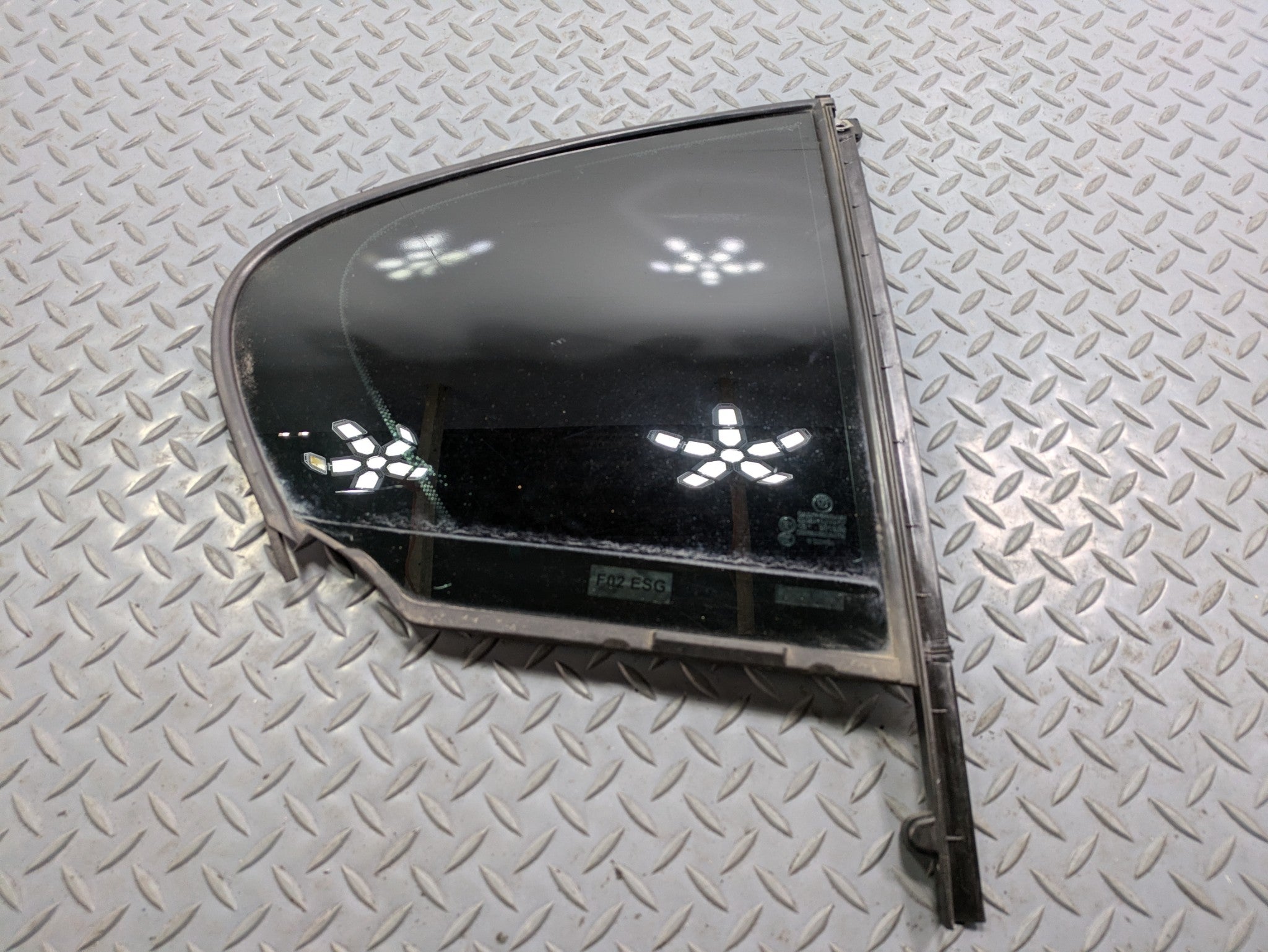 08 - 12 OEM BMW 750LI REAR RIGHT PASSENGER SIDE DOOR QUARTER VENT WINDOW GLASS