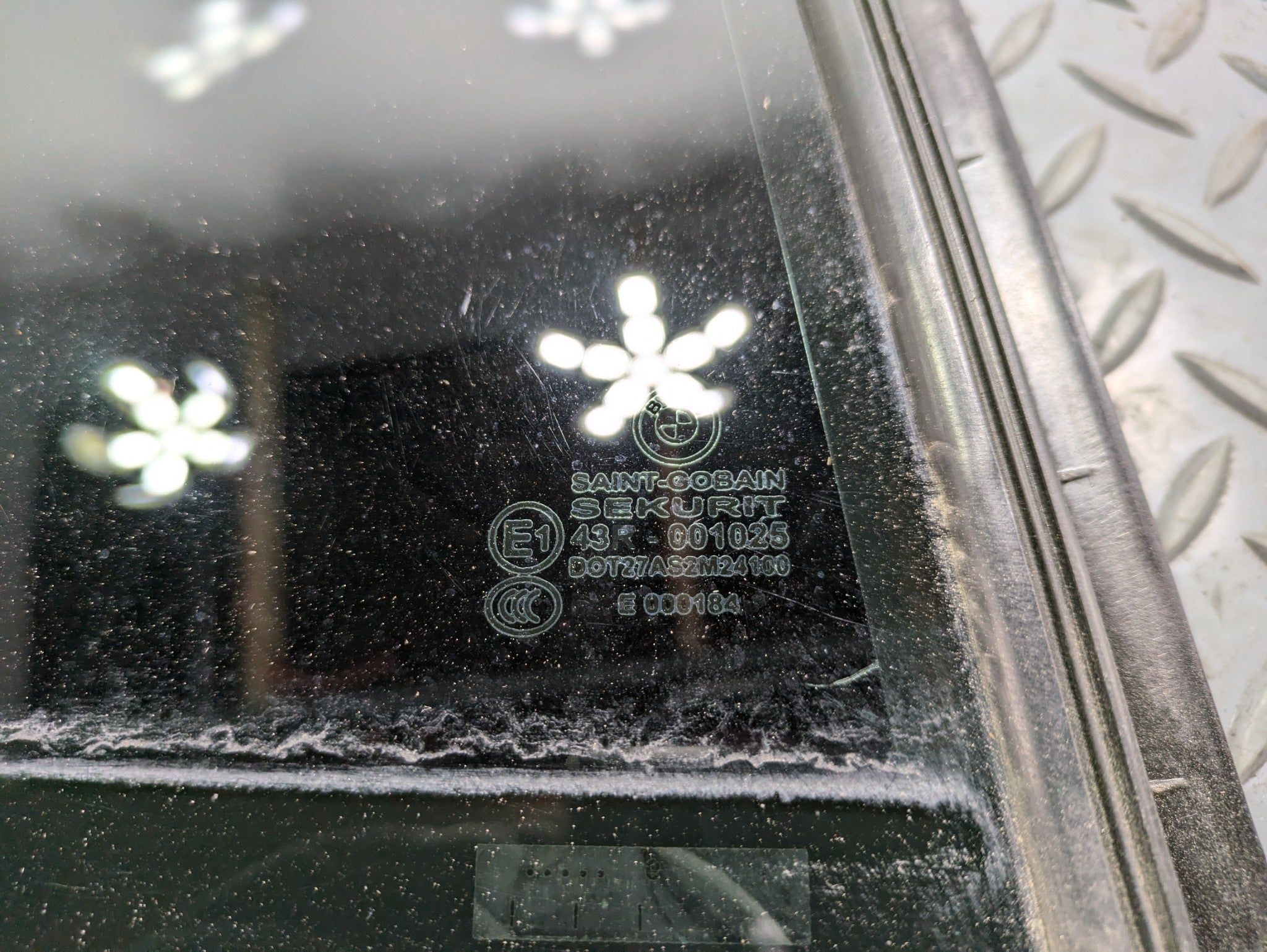 08 - 12 OEM BMW 750LI REAR RIGHT PASSENGER SIDE DOOR QUARTER VENT WINDOW GLASS