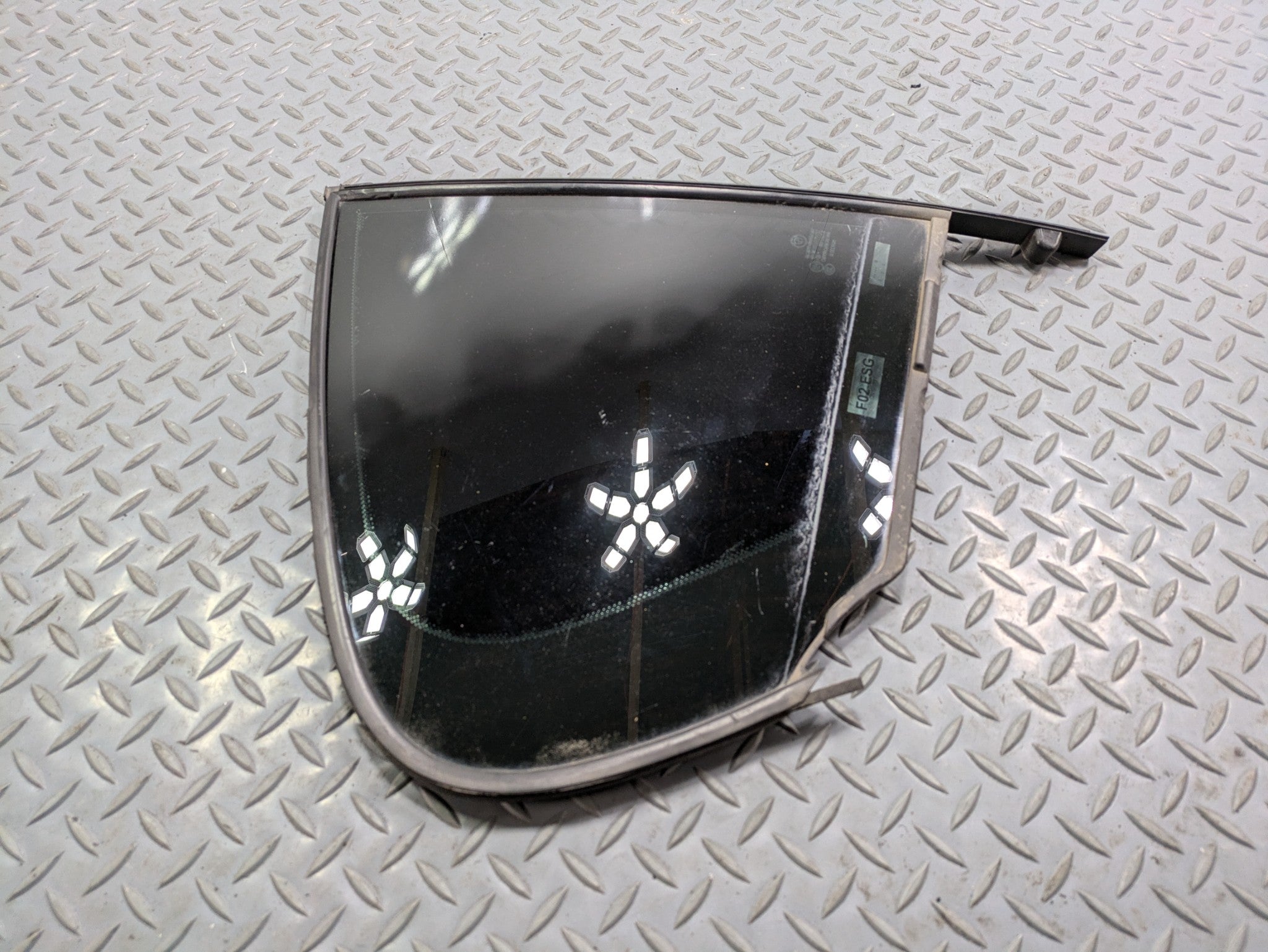 08 - 12 OEM BMW 750LI REAR RIGHT PASSENGER SIDE DOOR QUARTER VENT WINDOW GLASS