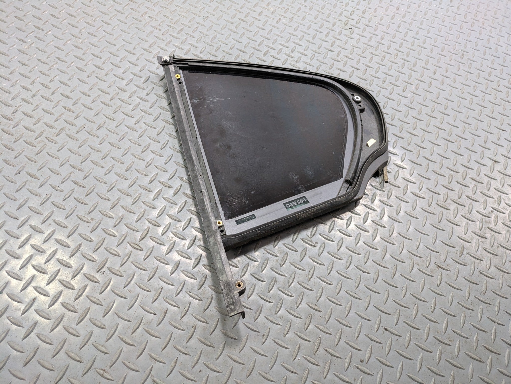 08 - 12 OEM BMW 750LI REAR RIGHT PASSENGER SIDE DOOR QUARTER VENT WINDOW GLASS