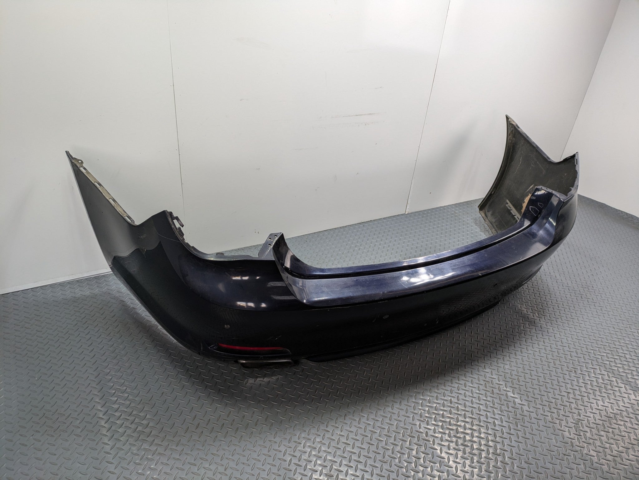 08 - 12 OEM BMW 750LI REAR BUMPER COVER PANEL WITH PARK ASSIST REFLECTOR LIGHT