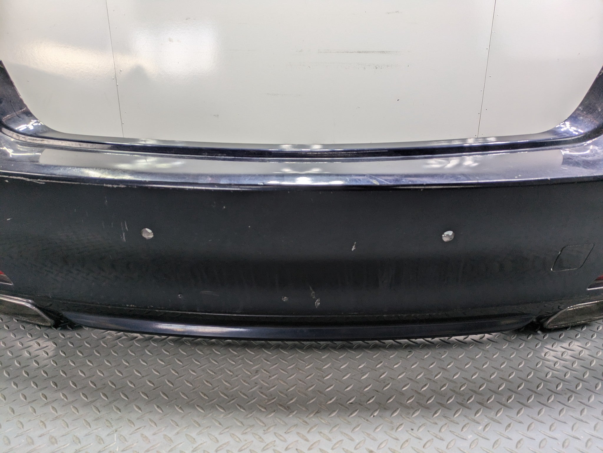 08 - 12 OEM BMW 750LI REAR BUMPER COVER PANEL WITH PARK ASSIST REFLECTOR LIGHT