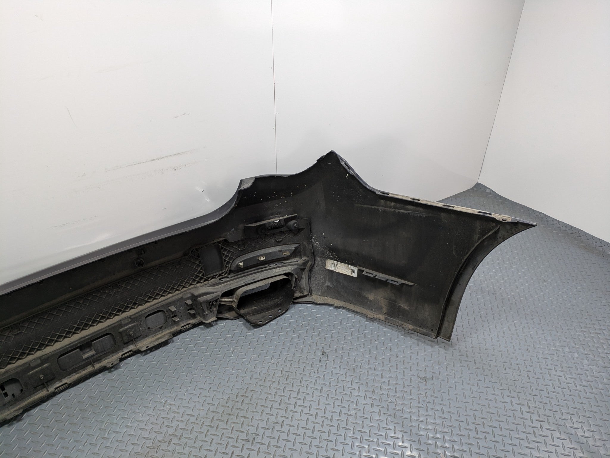 08 - 12 OEM BMW 750LI REAR BUMPER COVER PANEL WITH PARK ASSIST REFLECTOR LIGHT