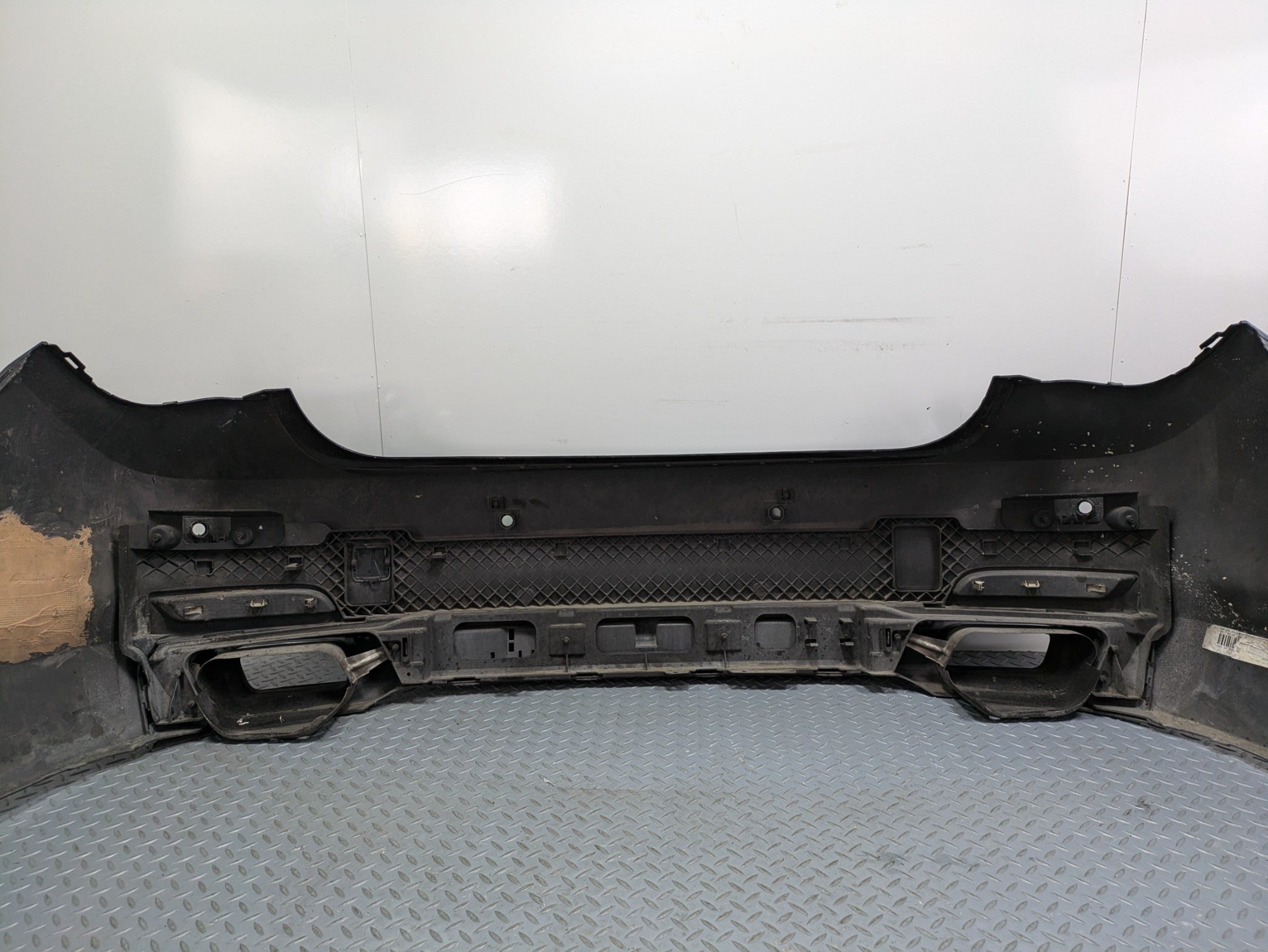 08 - 12 OEM BMW 750LI REAR BUMPER COVER PANEL WITH PARK ASSIST REFLECTOR LIGHT