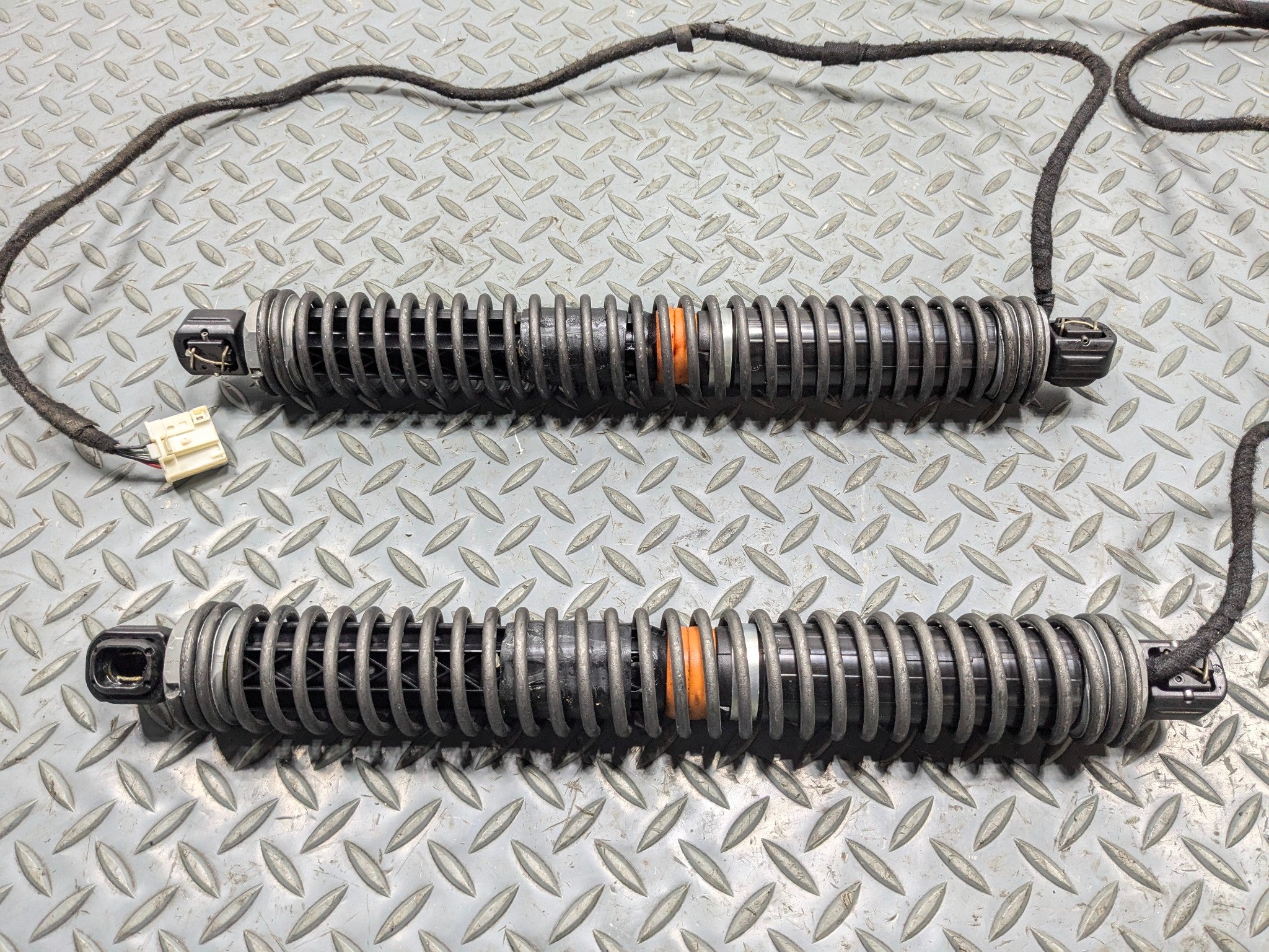 08 - 12 OEM BMW 750LI REAR LEFT AND RIGHT TAILGATE SHOCK STRUT ABSORBER SET