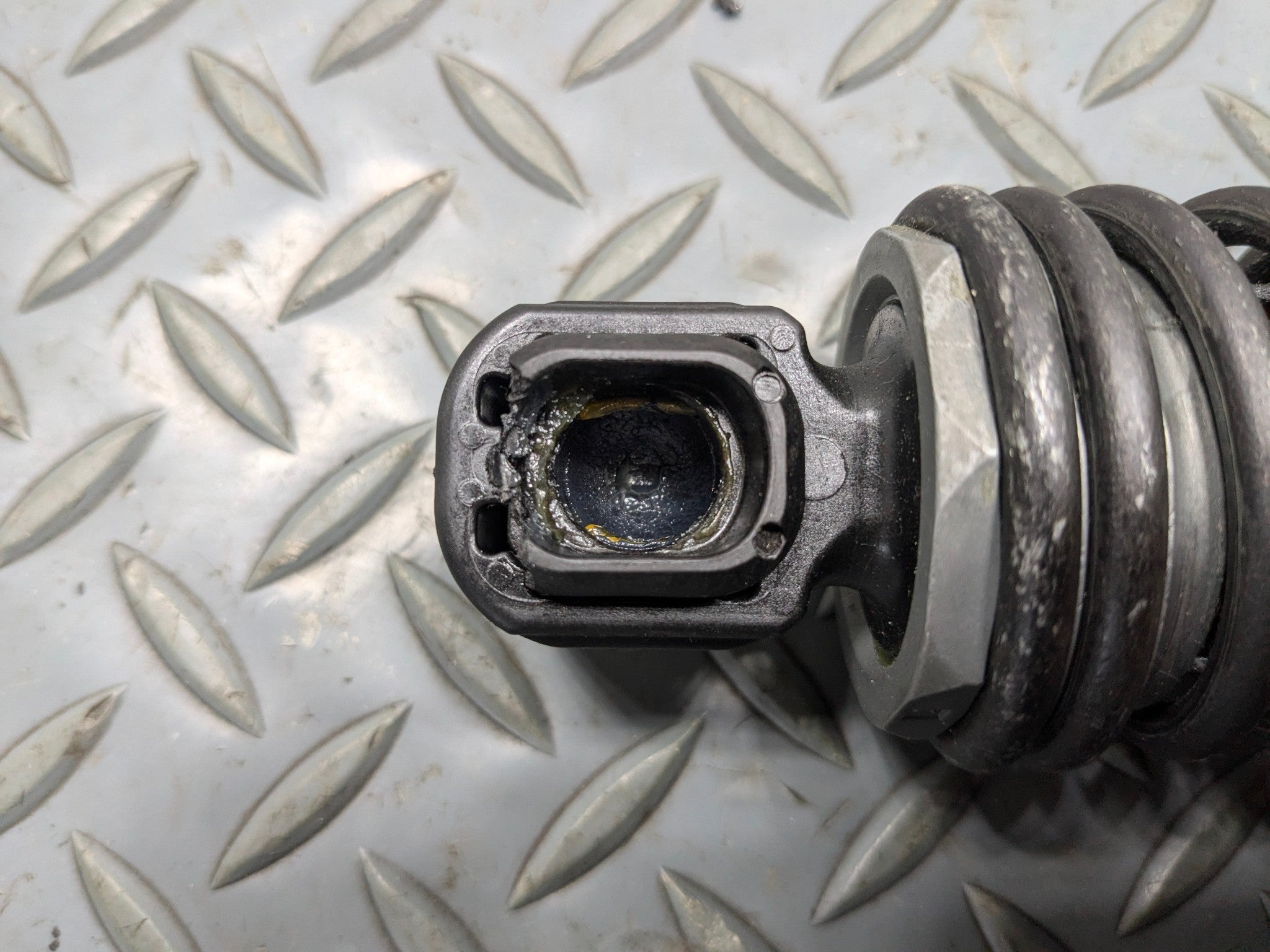 08 - 12 OEM BMW 750LI REAR LEFT AND RIGHT TAILGATE SHOCK STRUT ABSORBER SET