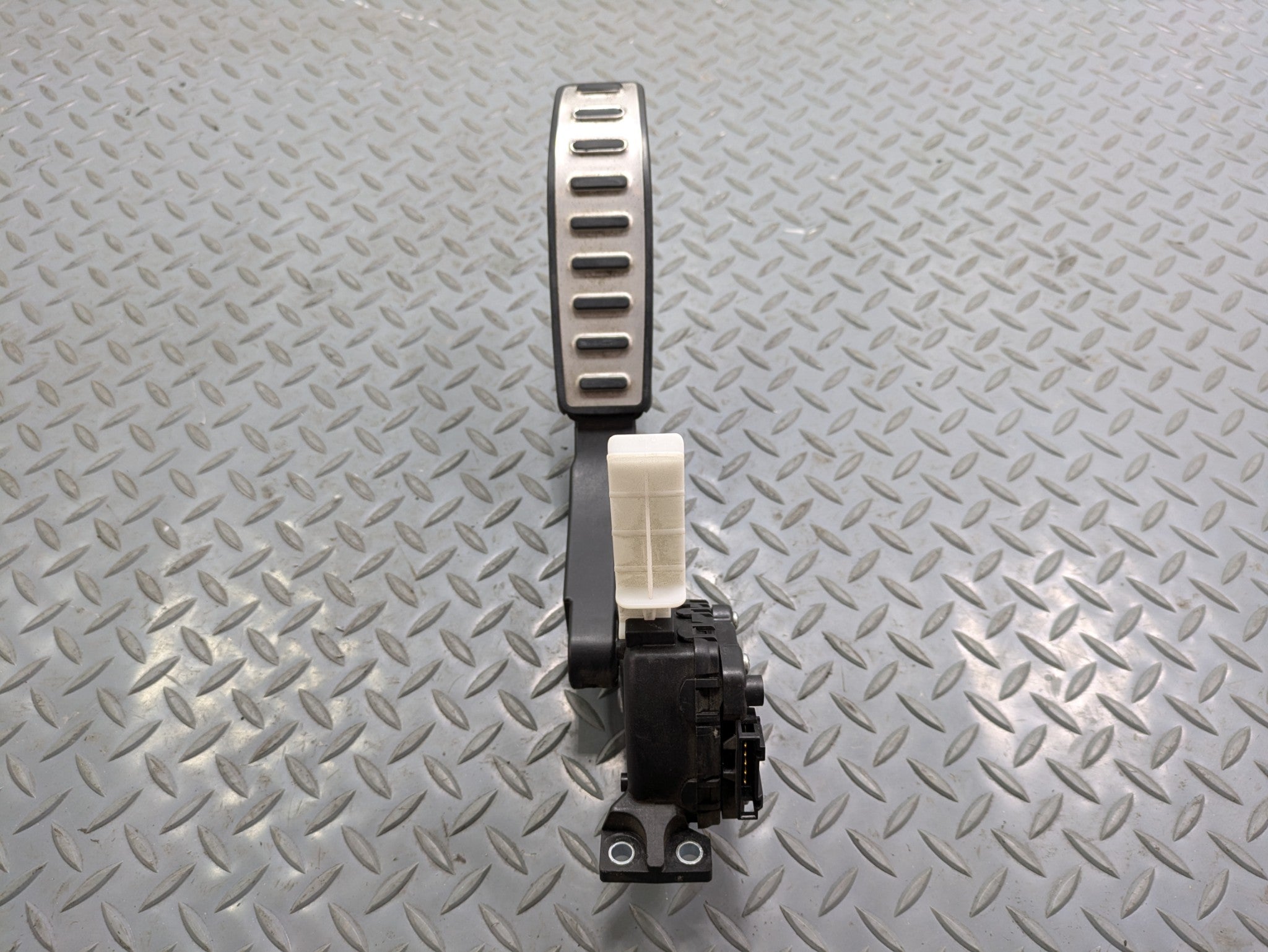 2008 - 2010 OEM PORSCHE CAYENNE GAS PEDAL ACCELERATOR THROTTLE SENSOR