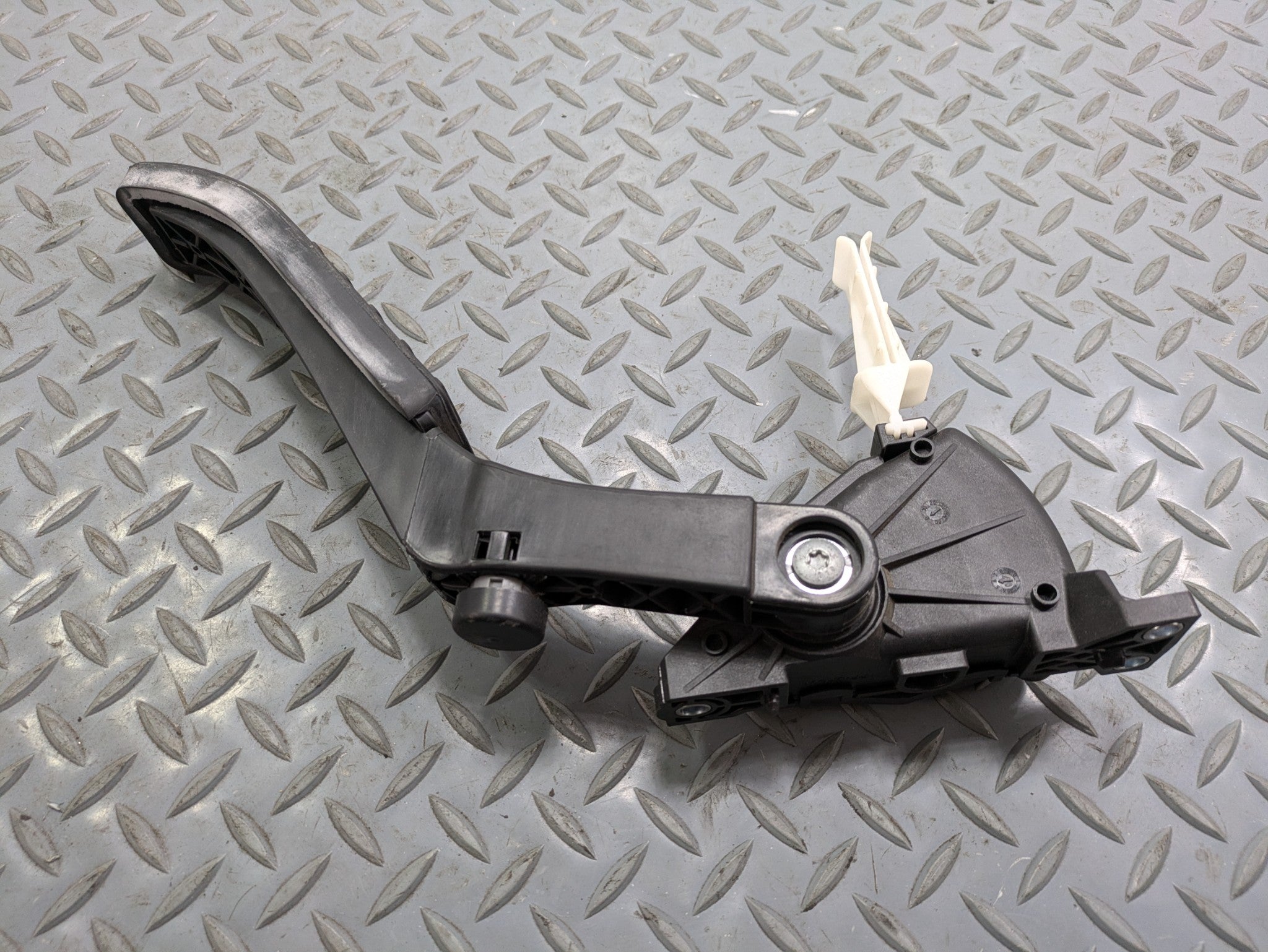 2008 - 2010 OEM PORSCHE CAYENNE GAS PEDAL ACCELERATOR THROTTLE SENSOR
