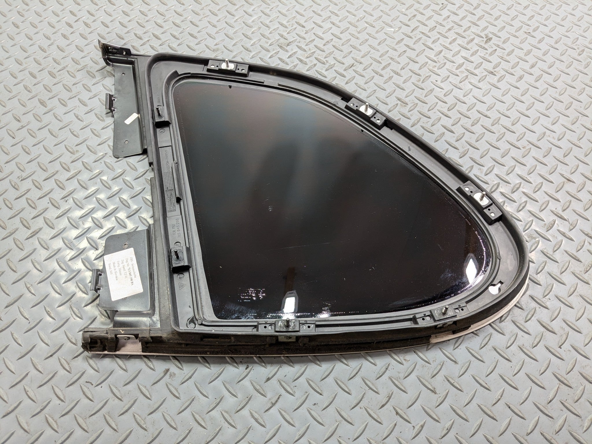 2008 - 2010 OEM PORSCHE CAYENNE REAR RIGHT PASSENGER SIDE QUARTER WINDOW GLASS