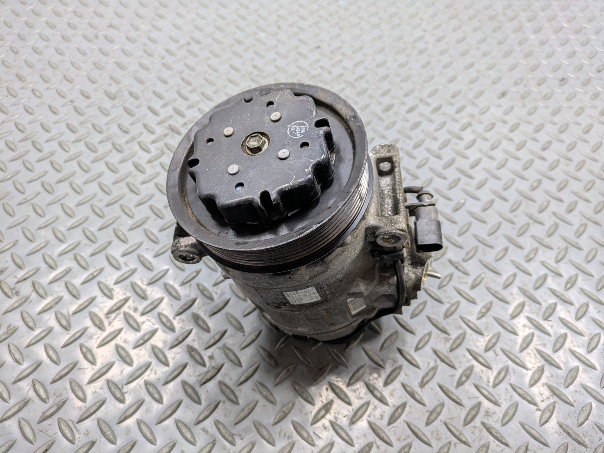 2008 - 2010 OEM PORSCHE CAYENNE AIR CONDITIONING AC COMPRESSOR ASSEMBLY