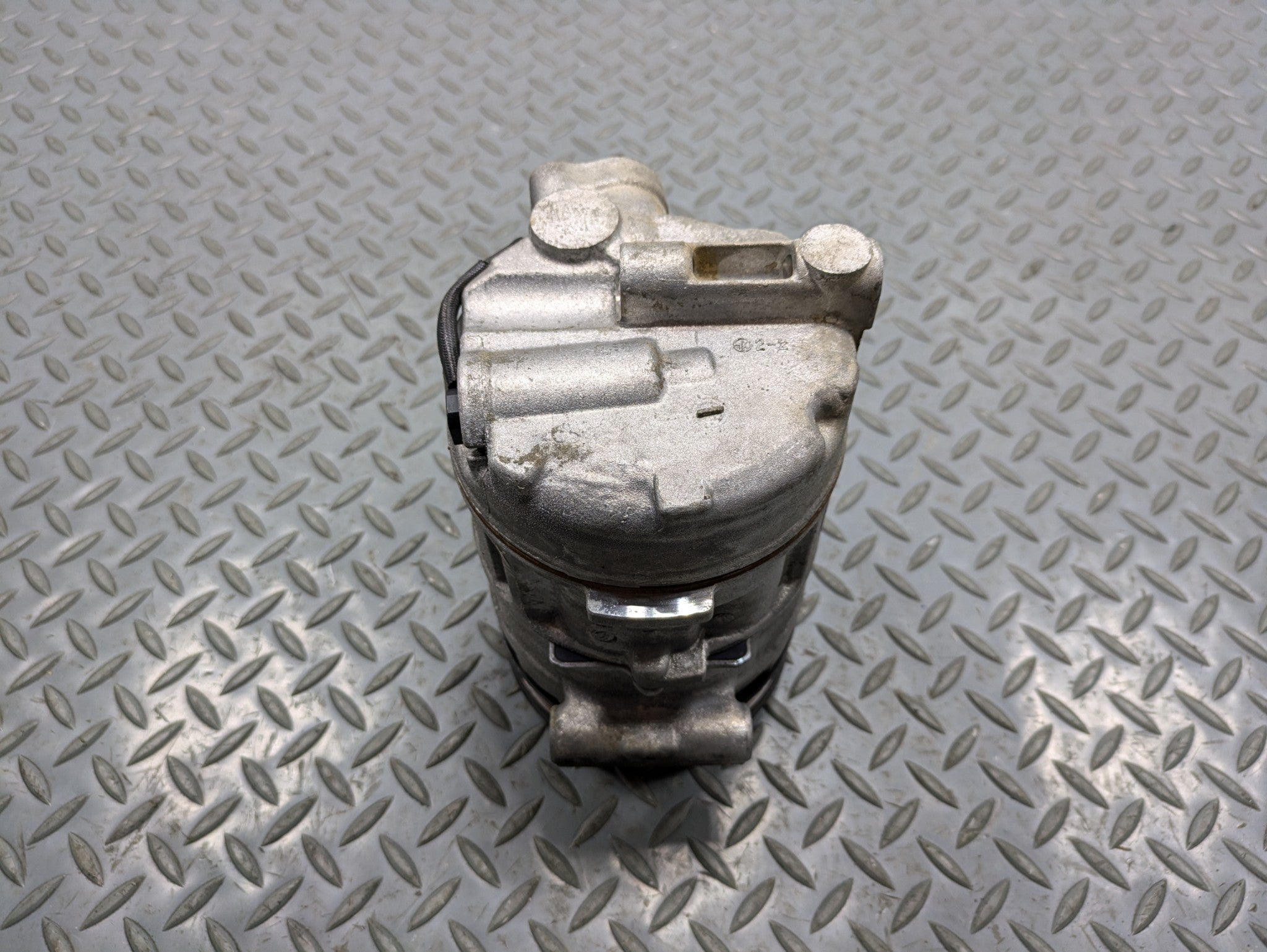 2008 - 2010 OEM PORSCHE CAYENNE AIR CONDITIONING AC COMPRESSOR ASSEMBLY