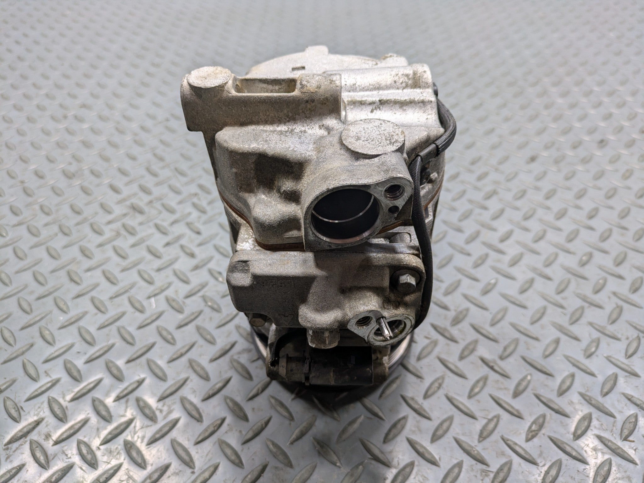 2008 - 2010 OEM PORSCHE CAYENNE AIR CONDITIONING AC COMPRESSOR ASSEMBLY