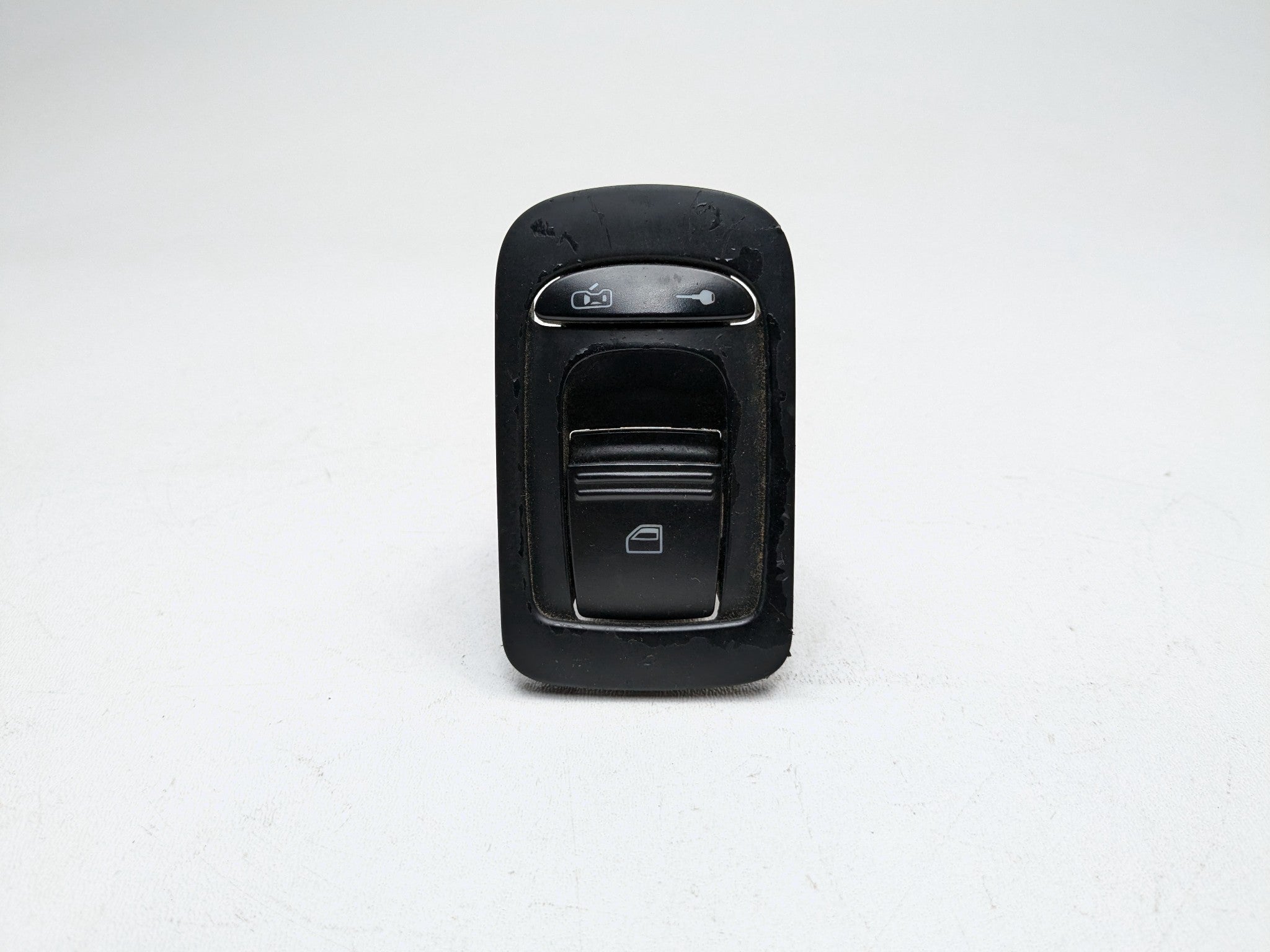 2008 - 2010 OEM PORSCHE CAYENNE REAR LEFT DRIVER SIDE DOOR SWITCH ASSEMBLY