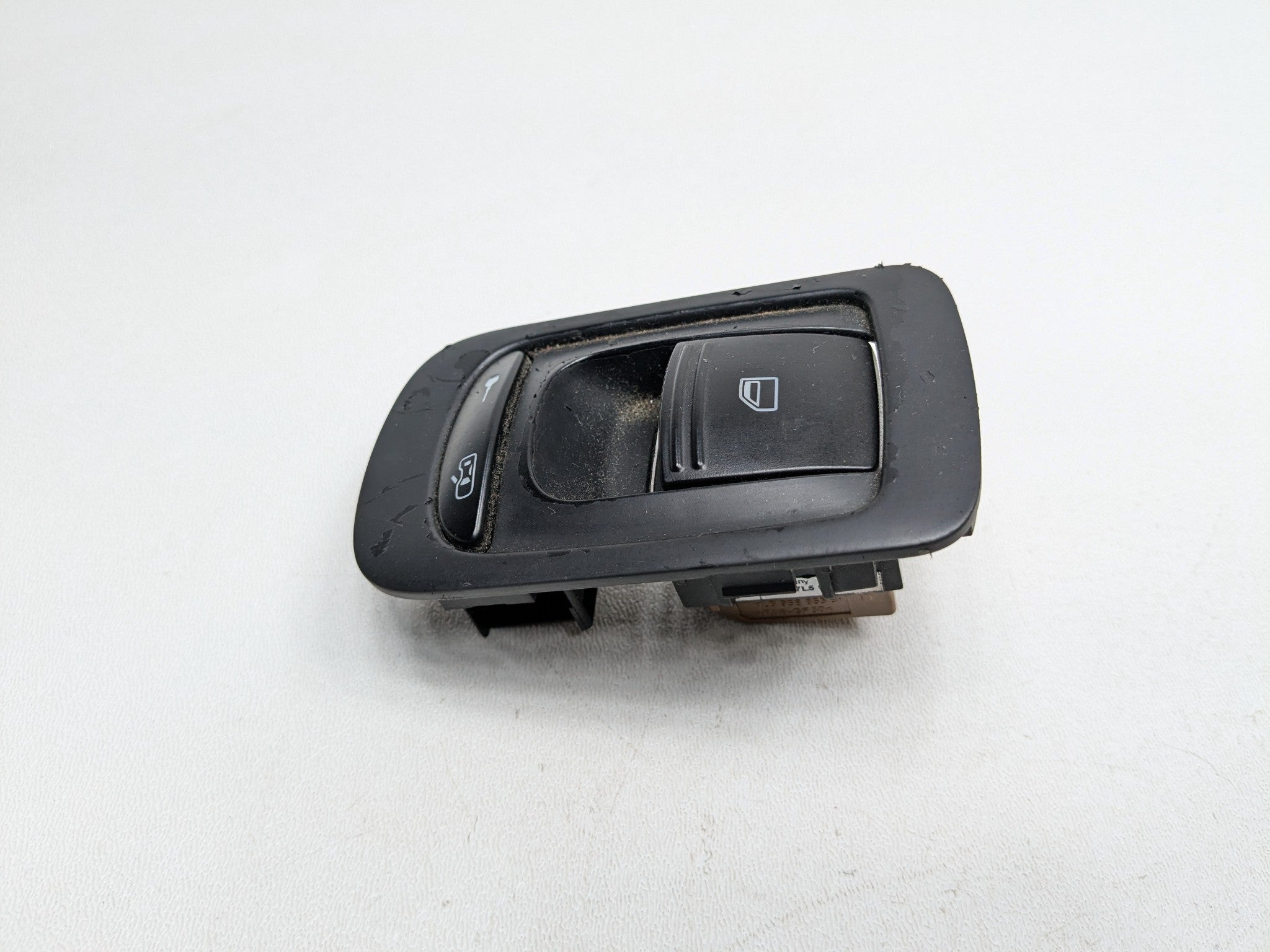 2008 - 2010 OEM PORSCHE CAYENNE REAR LEFT DRIVER SIDE DOOR SWITCH ASSEMBLY