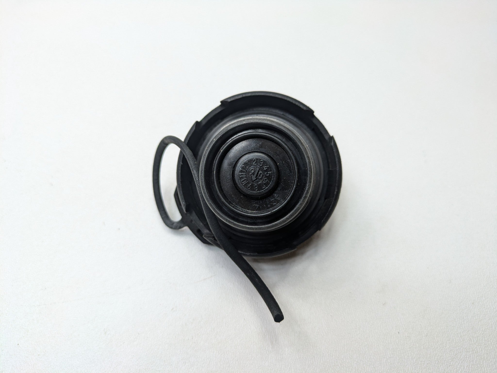 2008 - 2010 OEM PORSCHE CAYENNE FUEL AND GAS TANK FILLER CAP ASSEMBLY