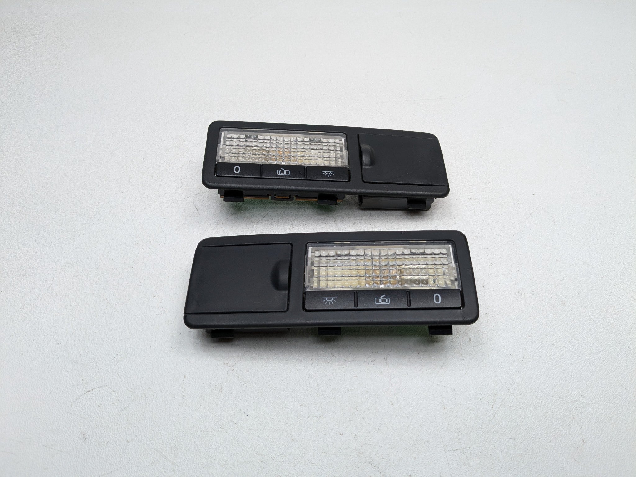 2008 - 2010 OEM PORSCHE CAYENNE REAR UPPER OVERHEAD ROOF INTERIOR LIGHT ASSEMBLY