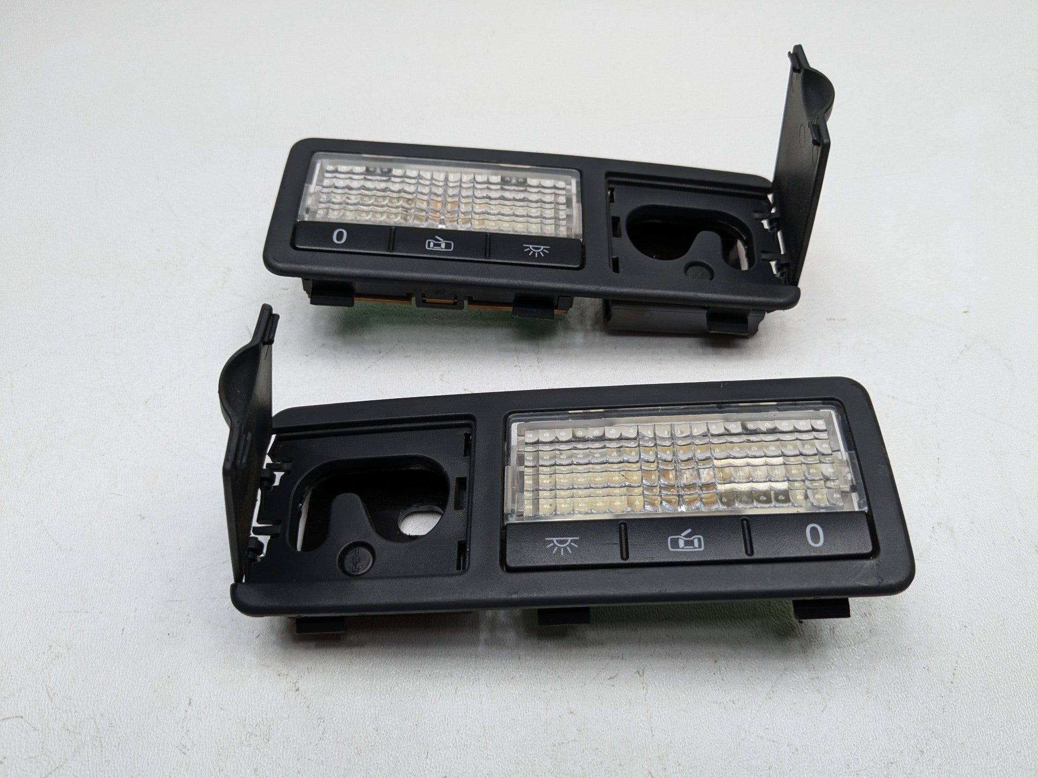 2008 - 2010 OEM PORSCHE CAYENNE REAR UPPER OVERHEAD ROOF INTERIOR LIGHT ASSEMBLY