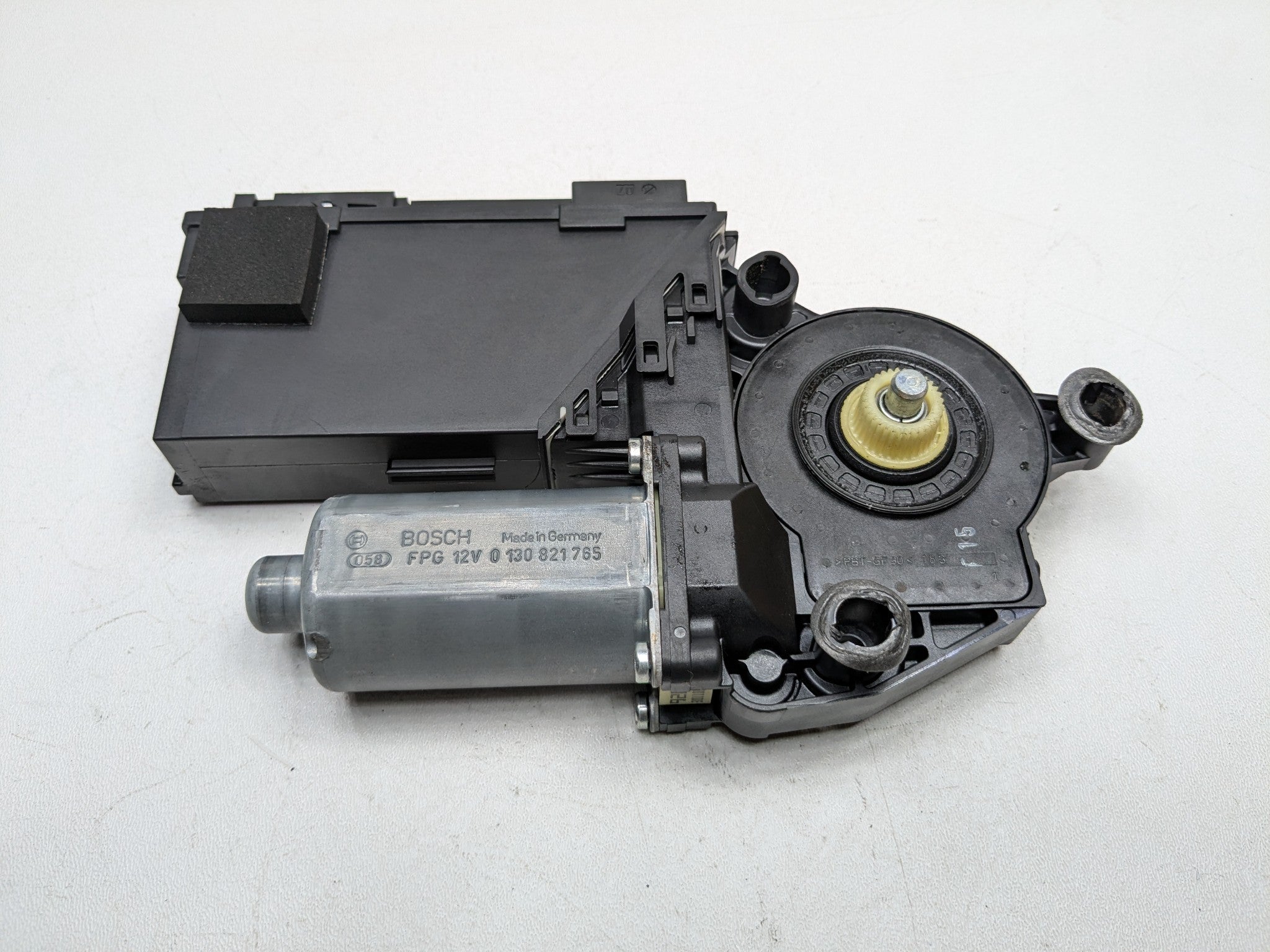 2008 - 2010 OEM PORSCHE CAYENNE REAR RIGHT PASSENGER SIDE POWER WINDOW MOTOR