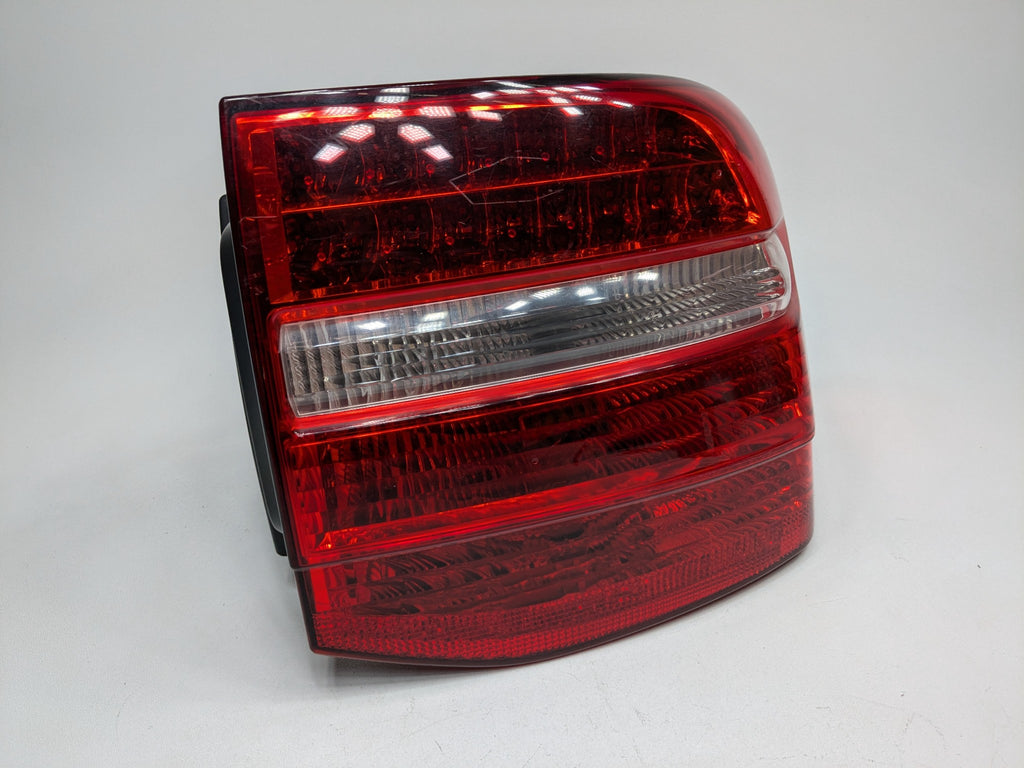 08 - 10 OEM PORSCHE CAYENNE REAR RIGHT PASSENGER SIDE TAILLIGHT ASSEMBLY