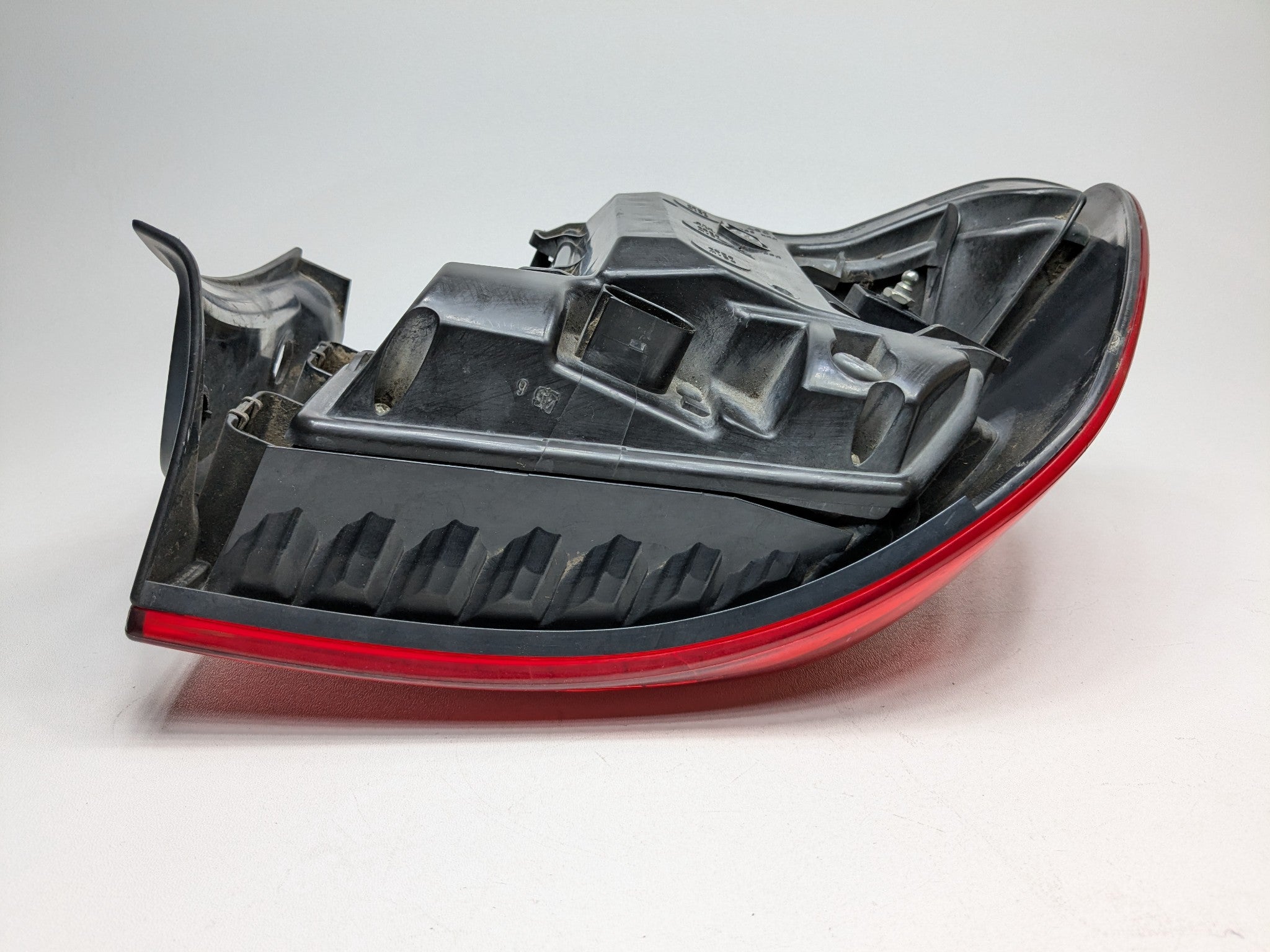 08 - 10 OEM PORSCHE CAYENNE REAR RIGHT PASSENGER SIDE TAILLIGHT ASSEMBLY