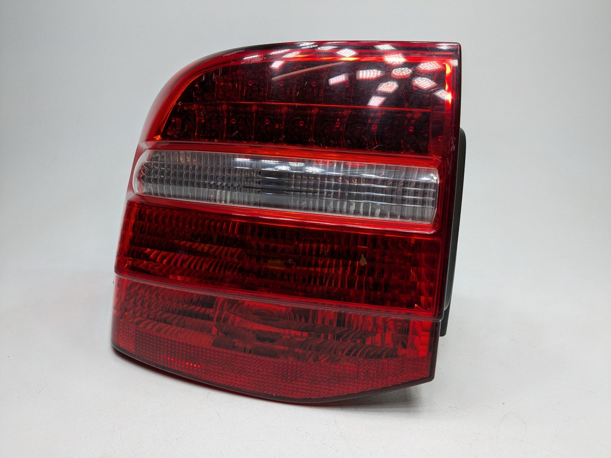 2008 - 2010 OEM PORSCHE CAYENNE REAR LEFT DRIVER SIDE TAILLIGHT ASSEMBLY