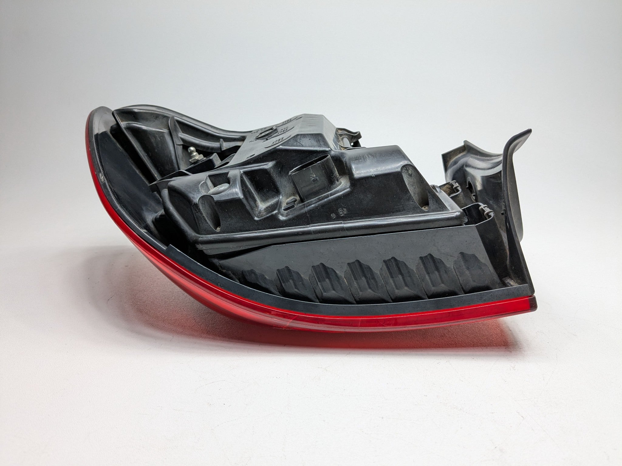 2008 - 2010 OEM PORSCHE CAYENNE REAR LEFT DRIVER SIDE TAILLIGHT ASSEMBLY