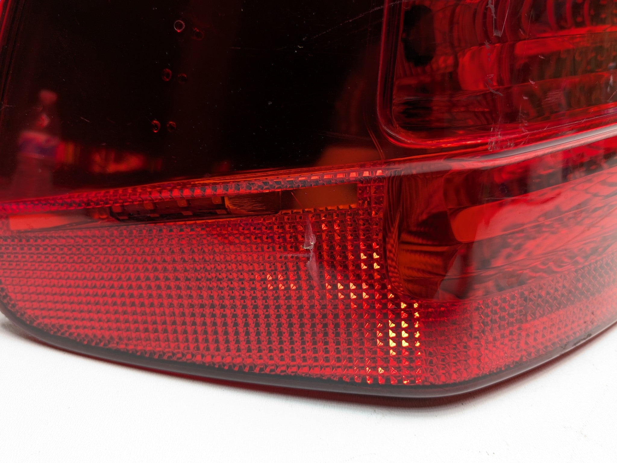 2008 - 2010 OEM PORSCHE CAYENNE REAR LEFT DRIVER SIDE TAILLIGHT ASSEMBLY