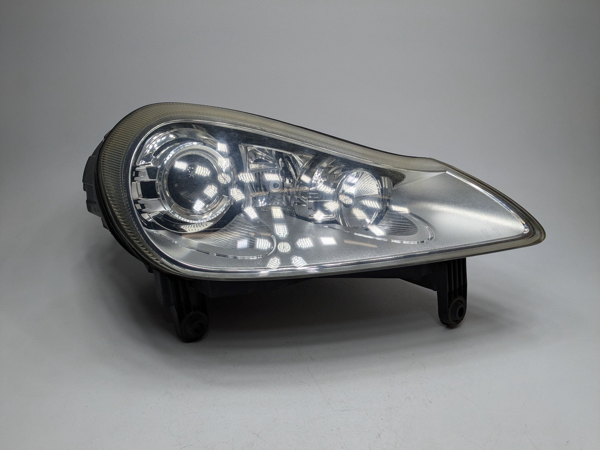 2008 - 2010 OEM PORSCHE CAYENNE FRONT RIGHT PASSENGER SIDE HEADLAMP ASSEMBLY
