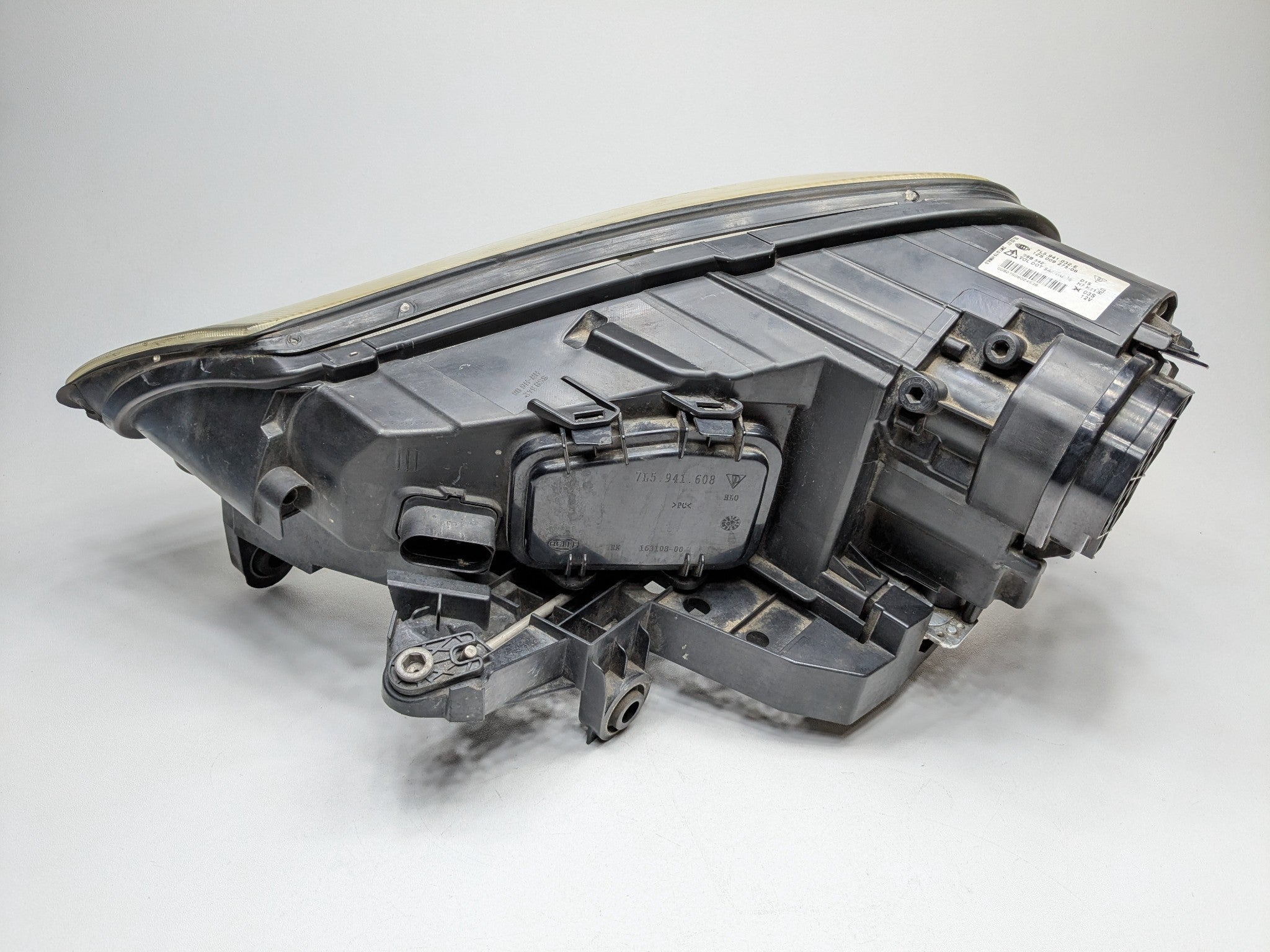 2008 - 2010 OEM PORSCHE CAYENNE FRONT RIGHT PASSENGER SIDE HEADLAMP ASSEMBLY
