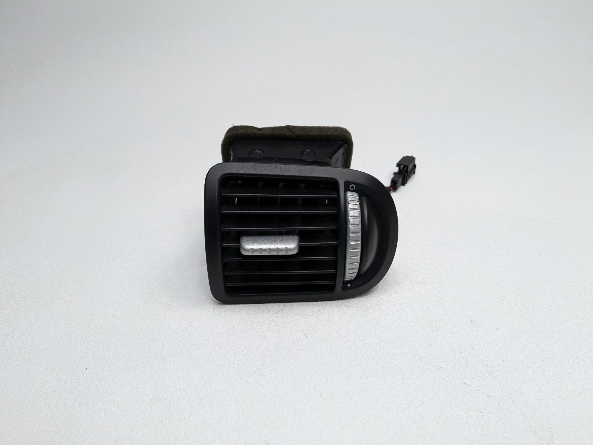 2008 - 2010 OEM PORSCHE CAYENNE FRONT RIGHT PASSENGER SIDE AC HEATER VENT