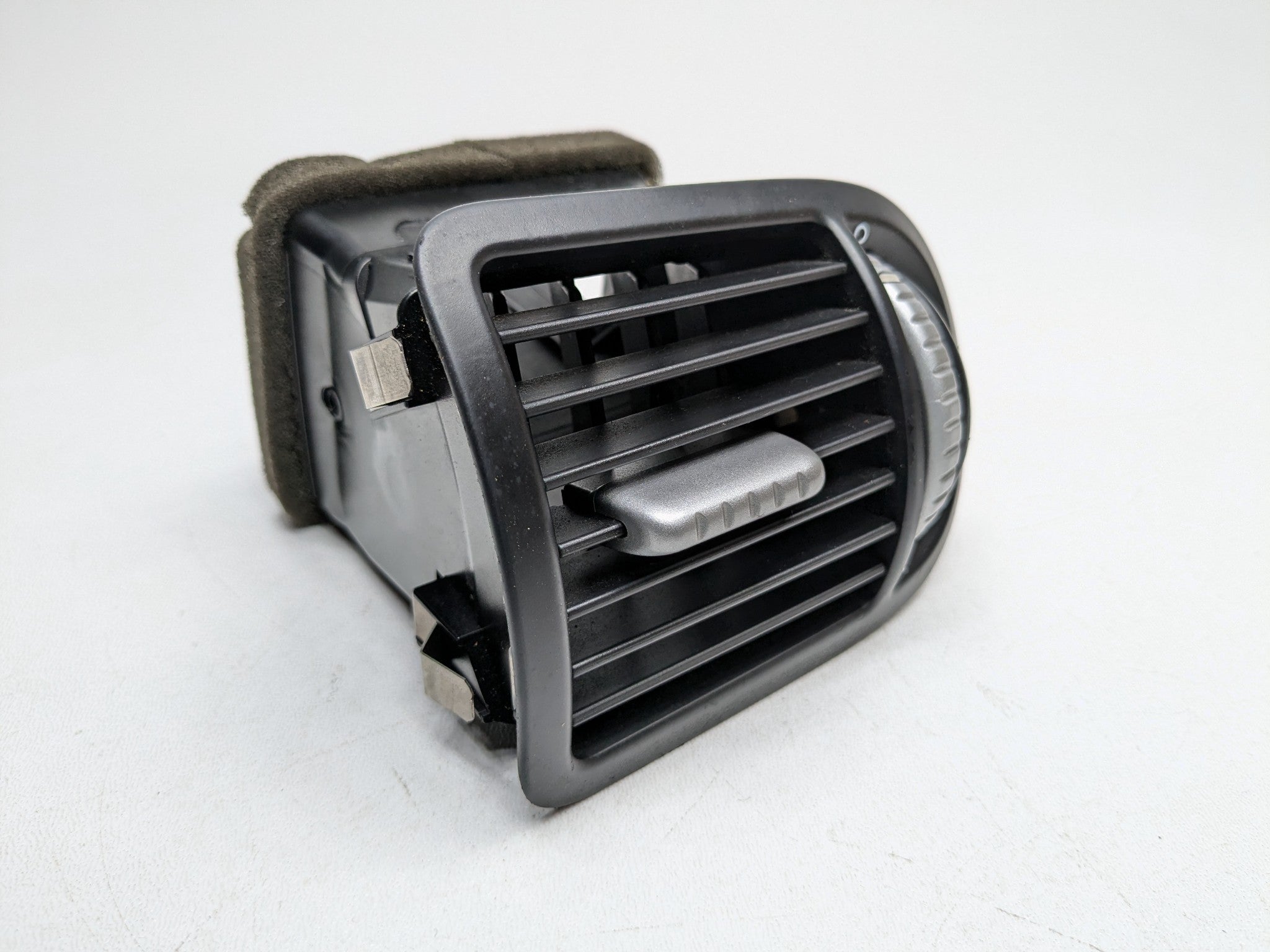 2008 - 2010 OEM PORSCHE CAYENNE FRONT RIGHT PASSENGER SIDE AC HEATER VENT
