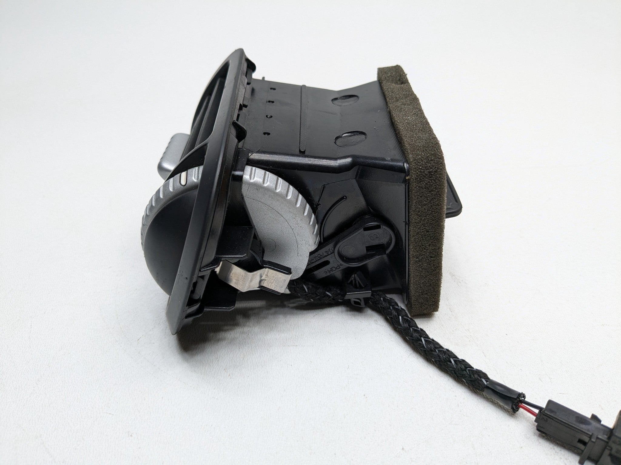 2008 - 2010 OEM PORSCHE CAYENNE FRONT RIGHT PASSENGER SIDE AC HEATER VENT