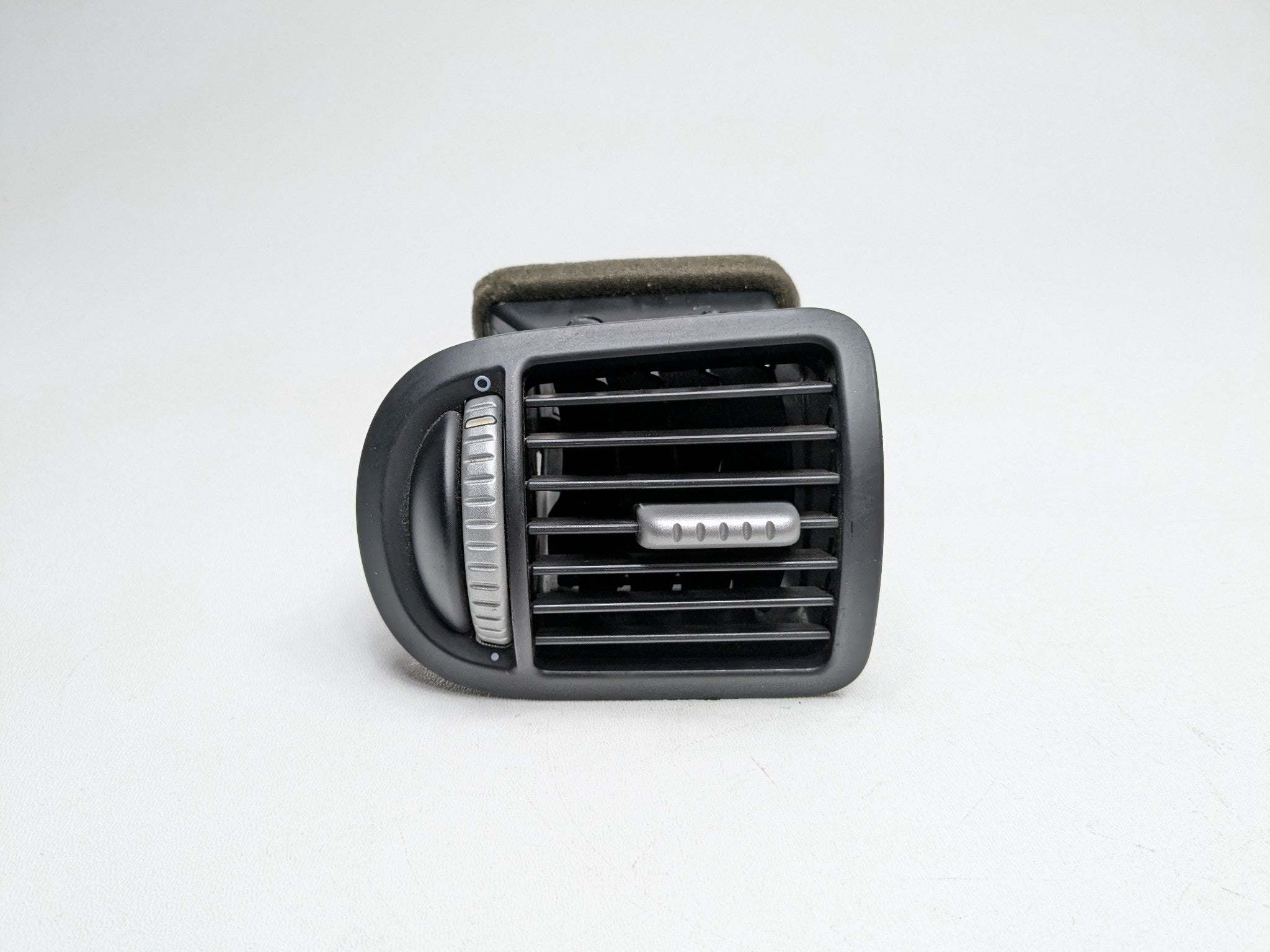 2008 - 2010 OEM PORSCHE CAYENNE FRONT LEFT DRIVER SIDE AC HEATER VENT ASSEMBLY