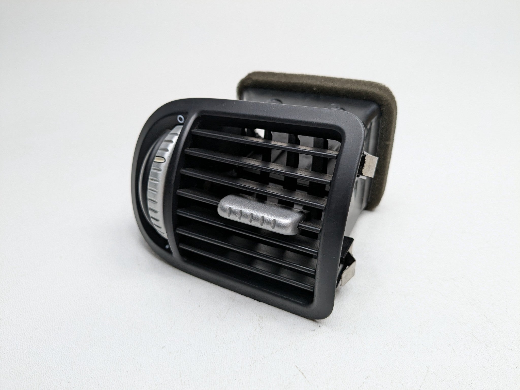 2008 - 2010 OEM PORSCHE CAYENNE FRONT LEFT DRIVER SIDE AC HEATER VENT ASSEMBLY