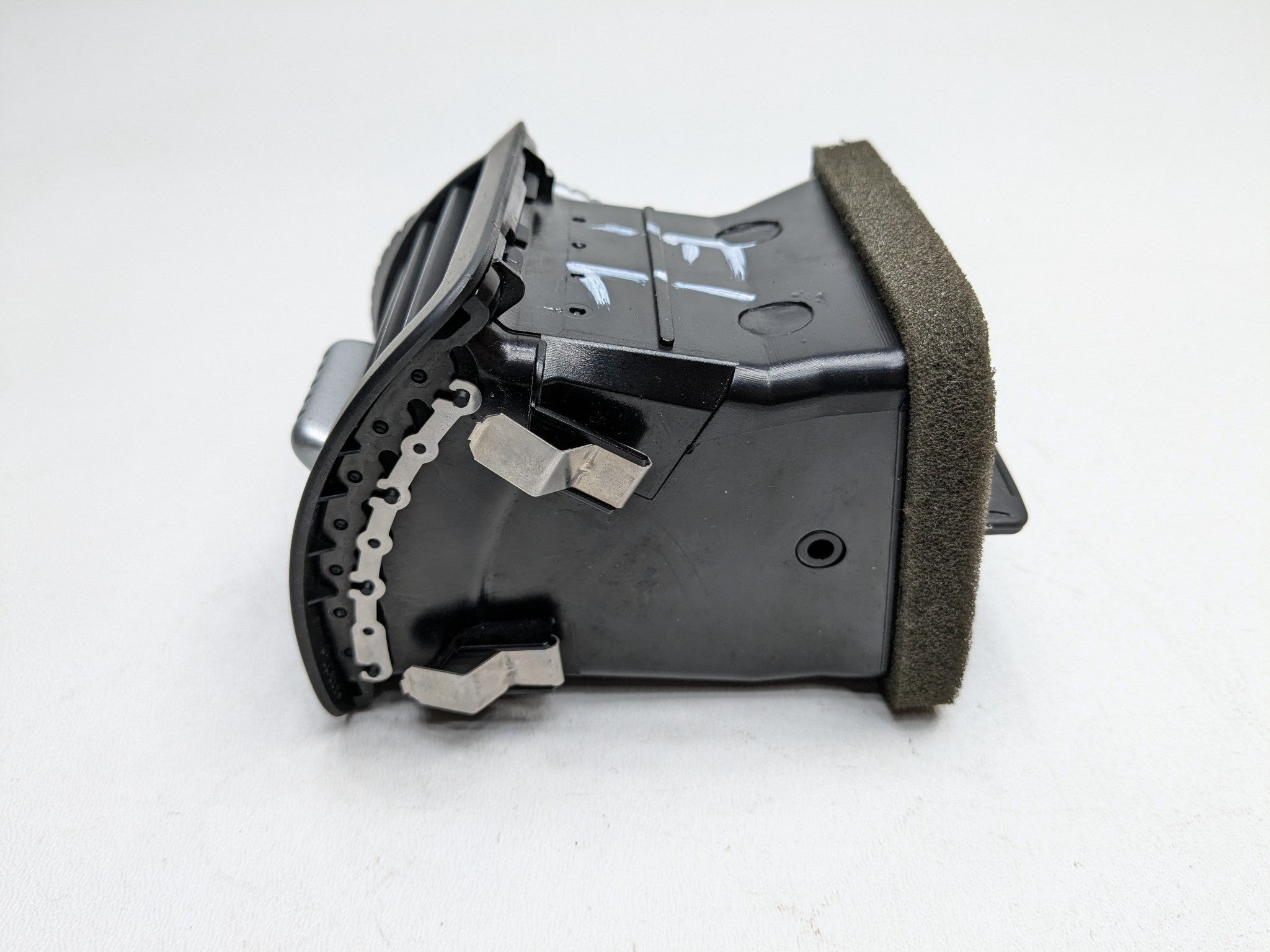 2008 - 2010 OEM PORSCHE CAYENNE FRONT LEFT DRIVER SIDE AC HEATER VENT ASSEMBLY