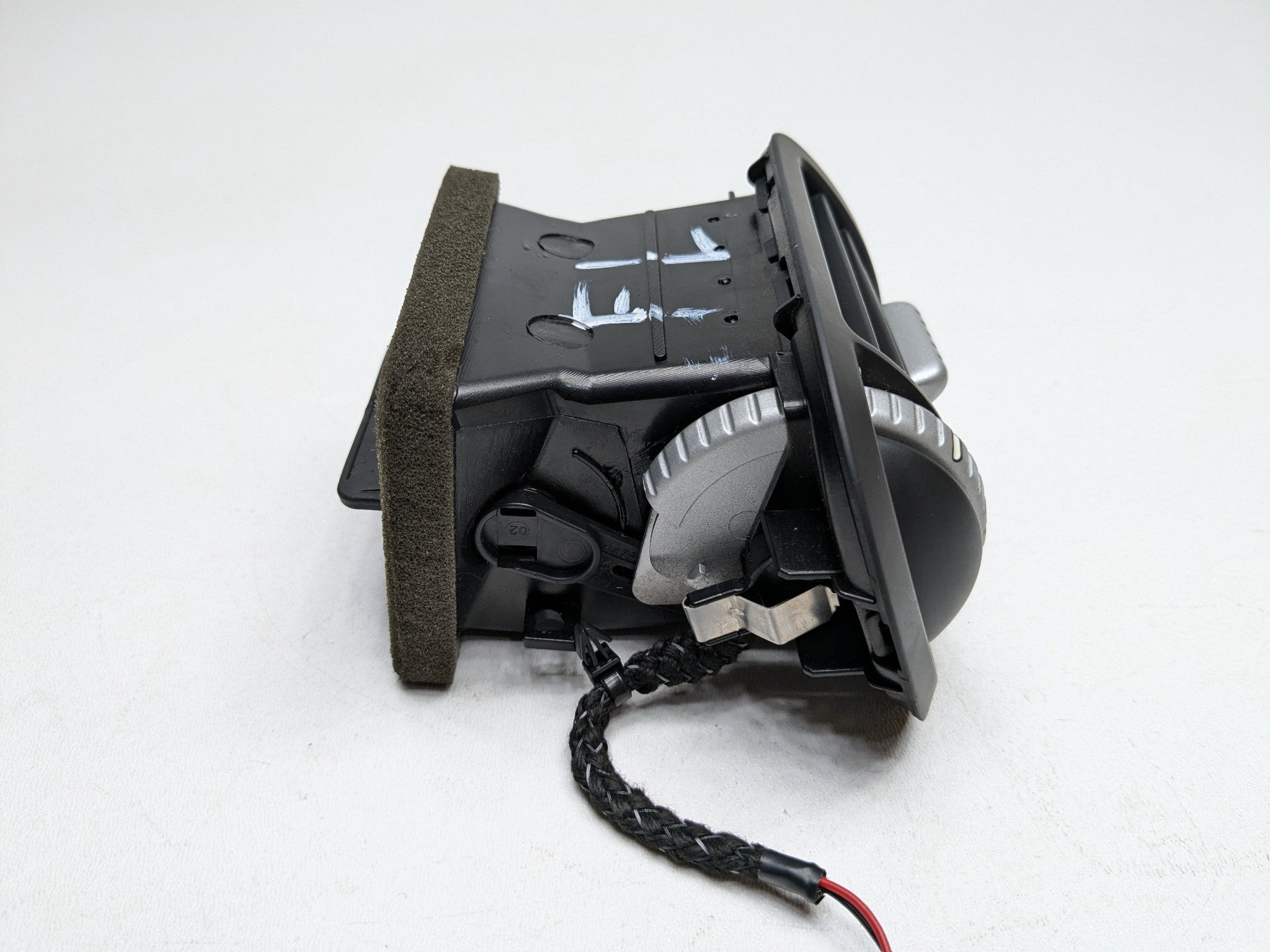 2008 - 2010 OEM PORSCHE CAYENNE FRONT LEFT DRIVER SIDE AC HEATER VENT ASSEMBLY