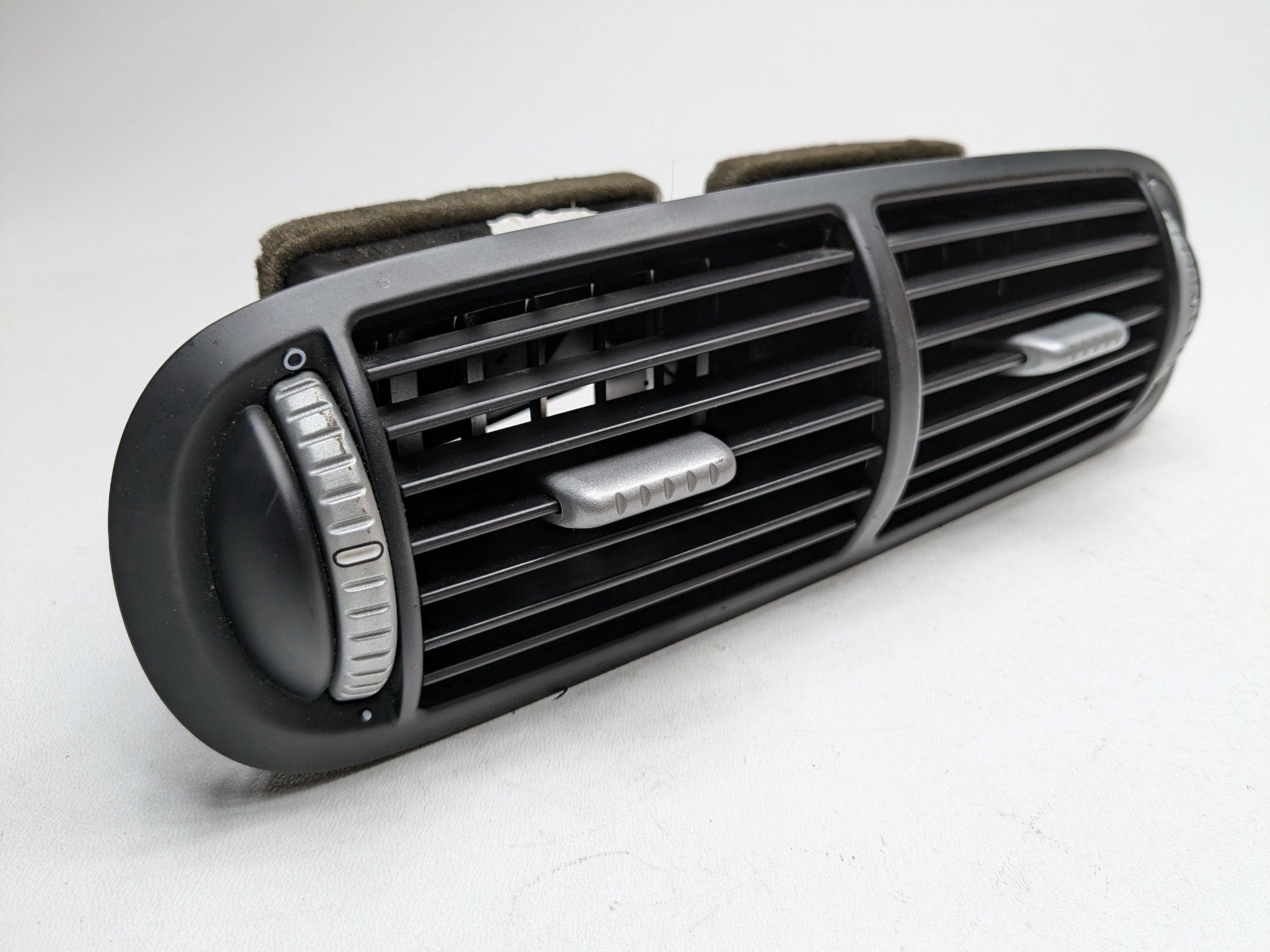 2008 - 2010 OEM PORSCHE CAYENNE FRONT CENTER AC HEATER VENT ASSEMBLY
