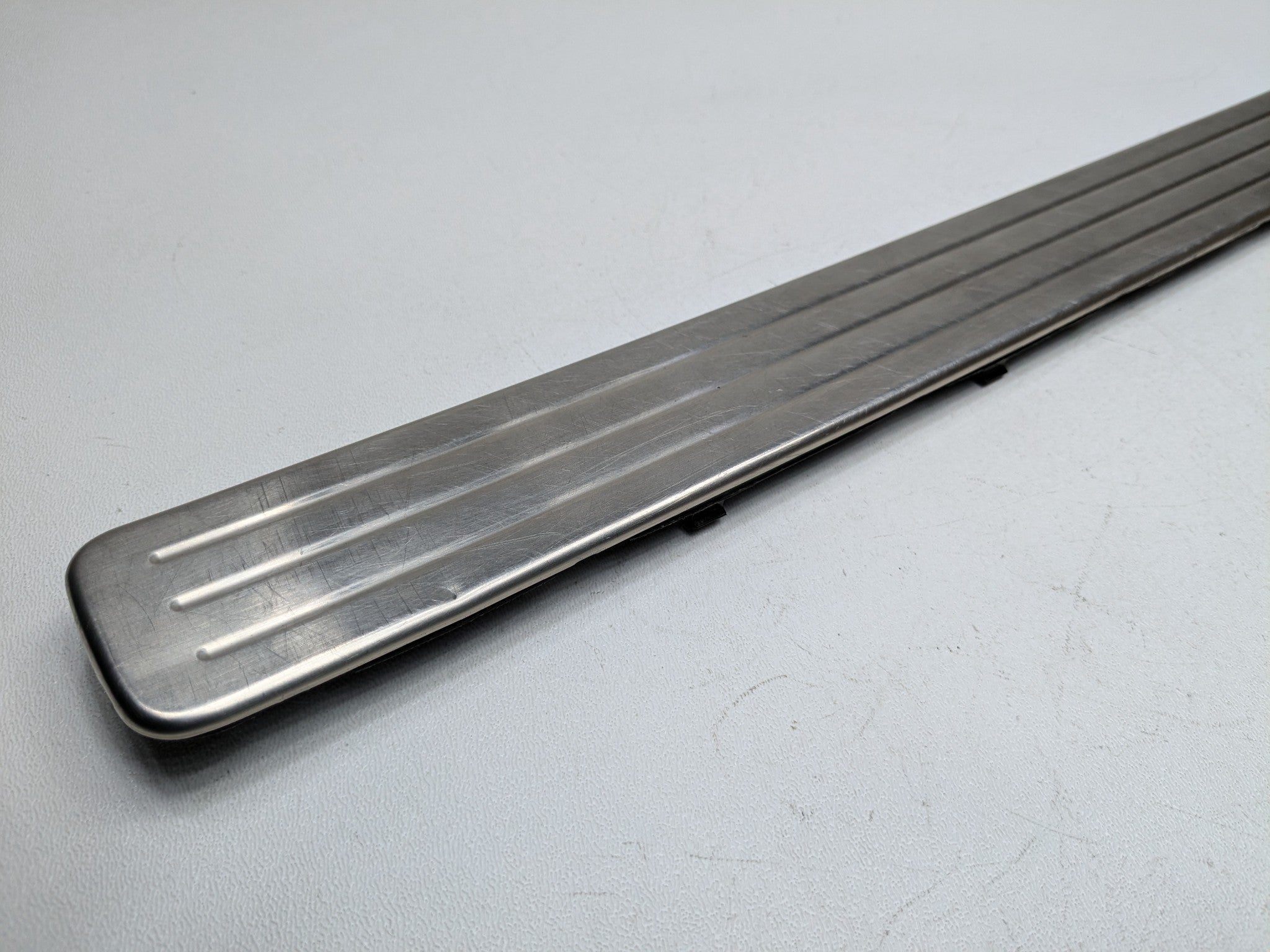 2008 - 2010 OEM PORSCHE CAYENNE FRONT RIGHT PASSENGER SIDE DOOR SILL SCUFF PLATE