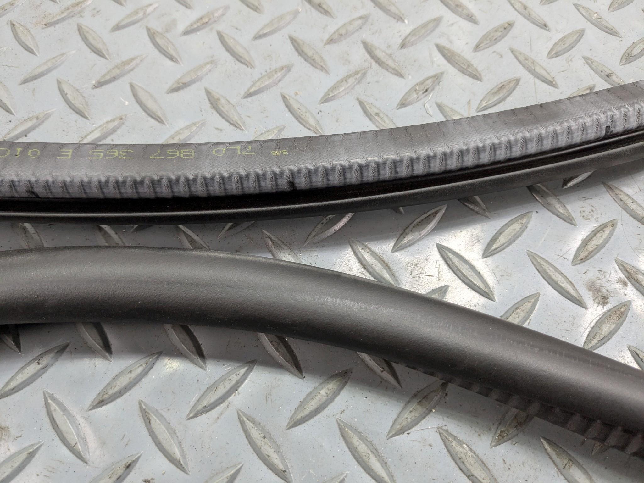 2008 - 2010 OEM PORSCHE CAYENNE FRONT RIGHT DOOR SEAL WEATHER STRIPPING