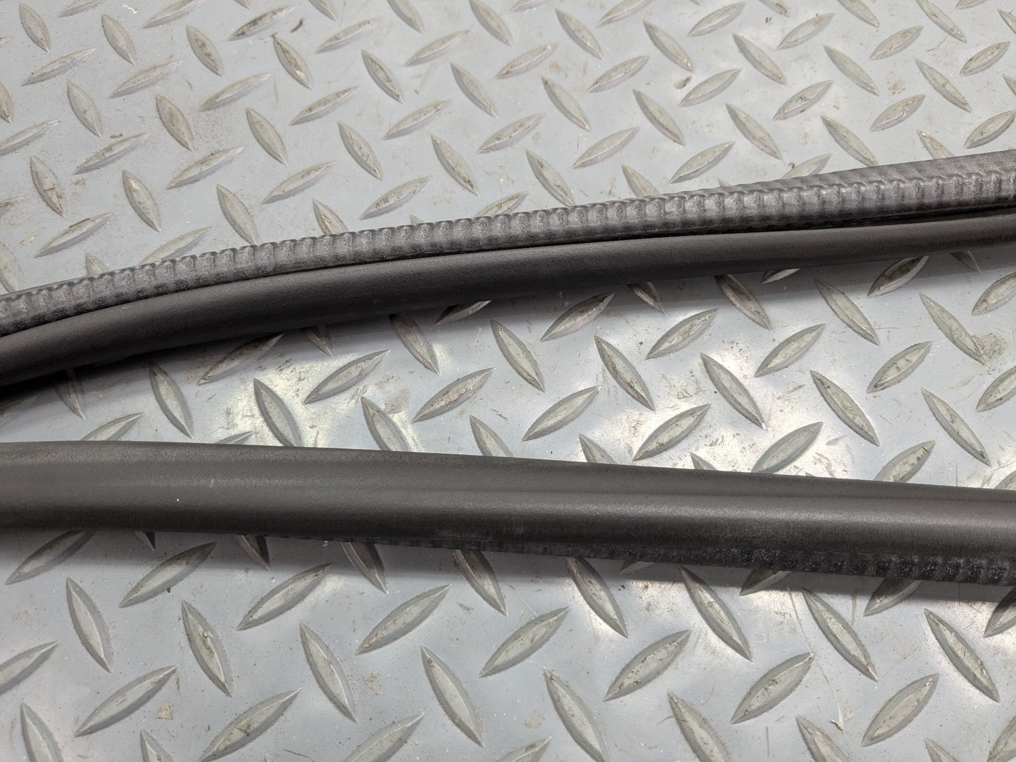 2008 - 2010 OEM PORSCHE CAYENNE REAR RIGHT SIDE DOOR SEAL WEATHER STRIPPING