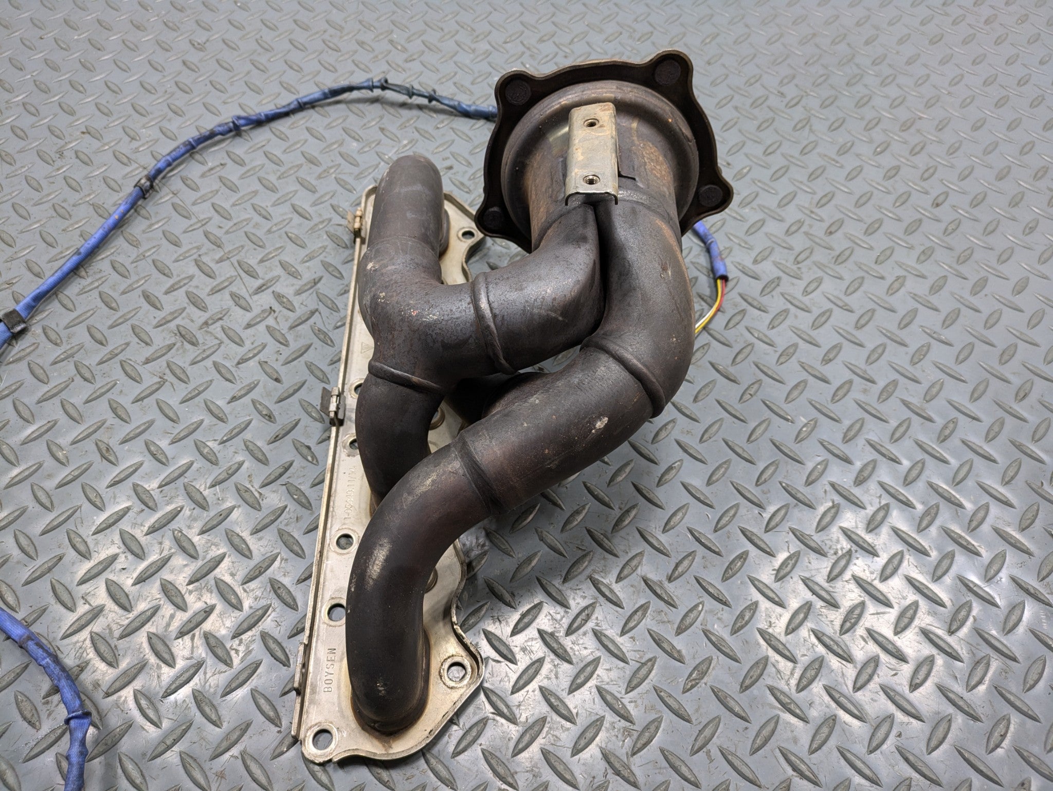 08 - 10 OEM PORSCHE CAYENNE 4.8L WITHOUT TURBO LEFT SIDE EXHAUST MANIFOLD HEADER