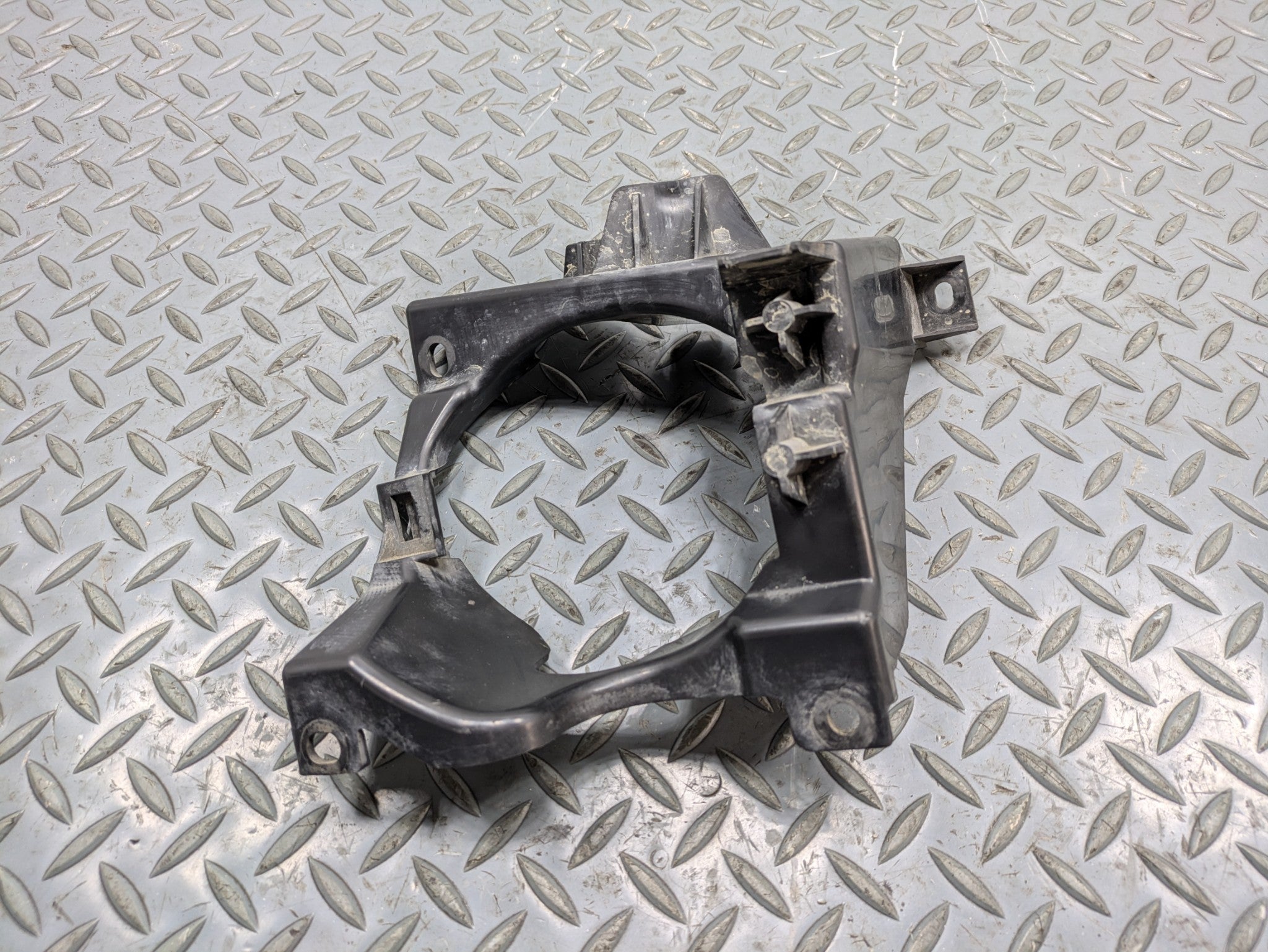 2008 - 2010 OEM PORSCHE CAYENNE FRONT LEFT SIDE FOG LIGHT SUPPORT BRACKET