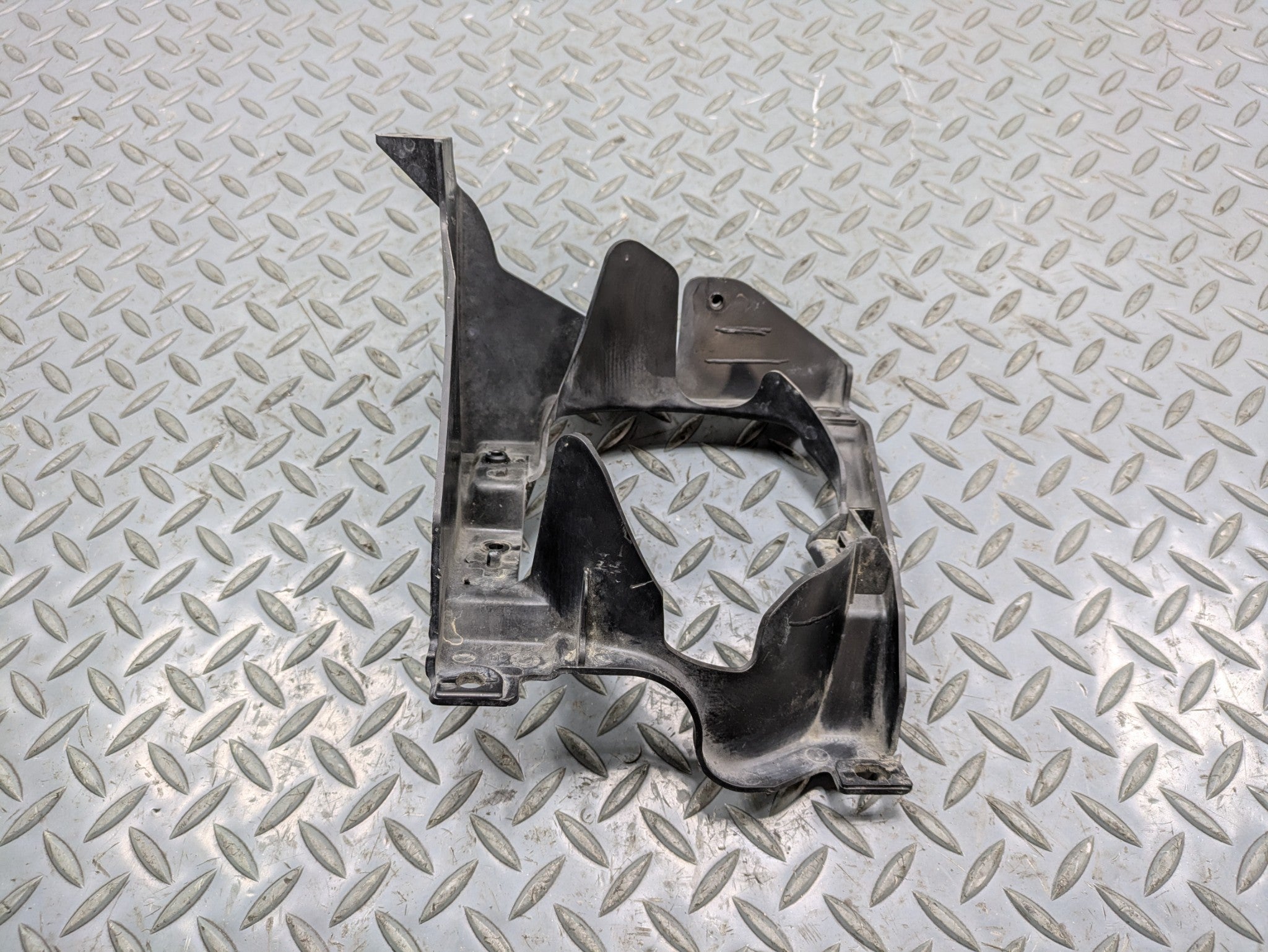 2008 - 2010 OEM PORSCHE CAYENNE FRONT LEFT SIDE FOG LIGHT SUPPORT BRACKET