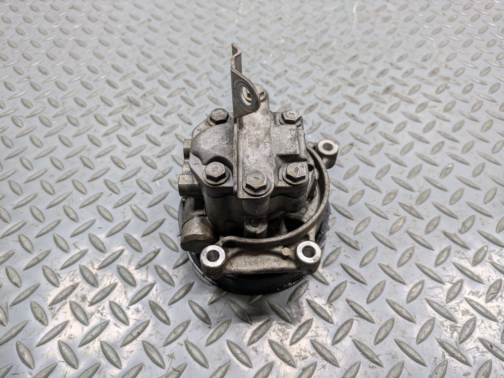 2008 - 2010 OEM PORSCHE CAYENNE POWER STEERING PUMP MOTOR ASSEMBLY